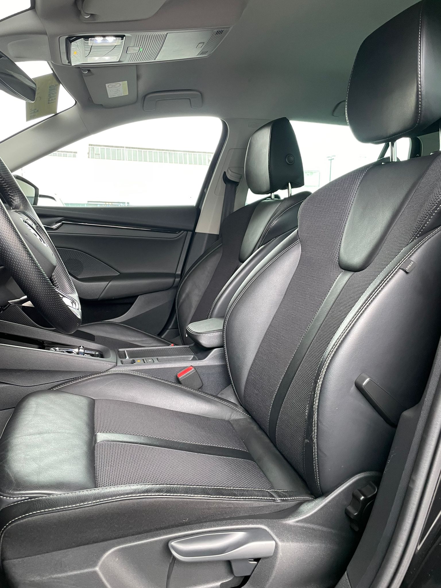SKODA Octavia Combi 2.0 TDI Ambition 4x4 DSG-image-5