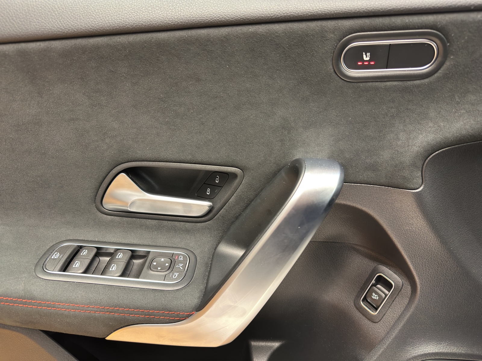 MERCEDES-BENZ A 200 - AMG / Rückfahrkamera / Sitzheizung / Lenkradheizung-image-13