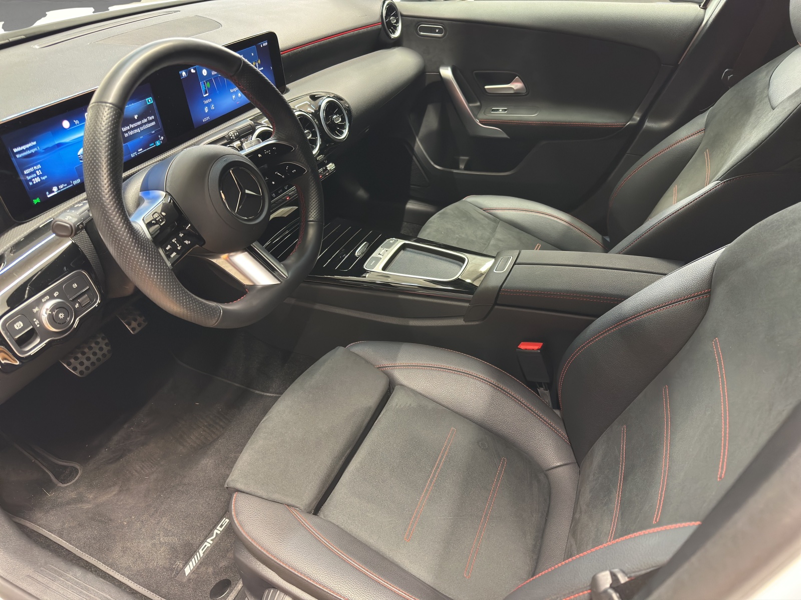 MERCEDES-BENZ A 200 - AMG / Rückfahrkamera / Sitzheizung / Lenkradheizung-image-9
