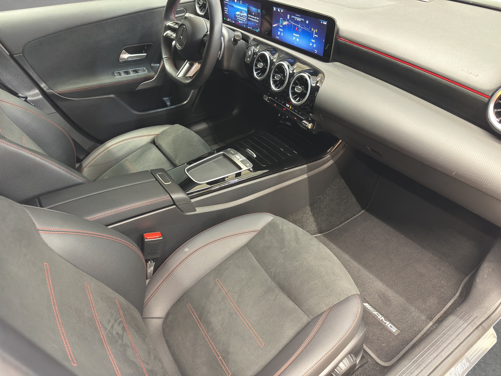 MERCEDES-BENZ A 200 - AMG / Rückfahrkamera / Sitzheizung / Lenkradheizung-image-15