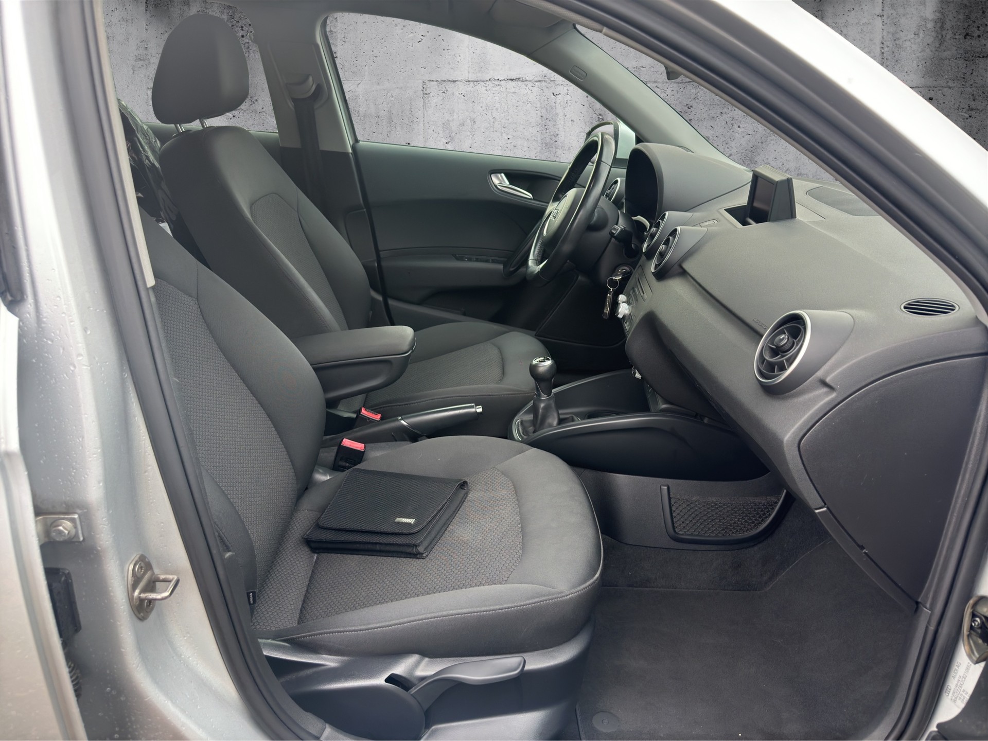 AUDI A1 Sportback 1.4 TFSI Ambition-image-12