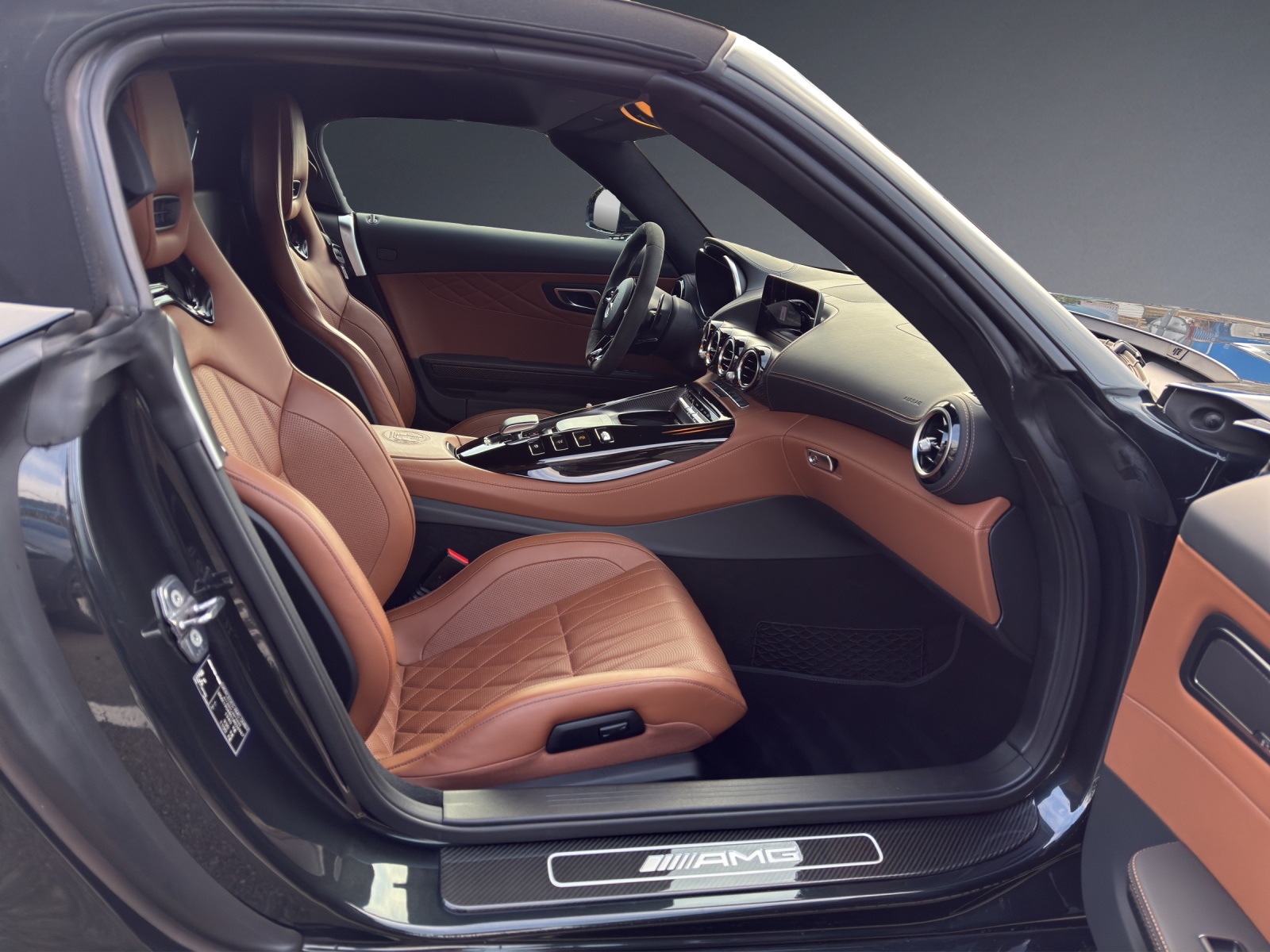 MERCEDES-BENZ AMG GT C Roadster Speedshift DCT-image-6