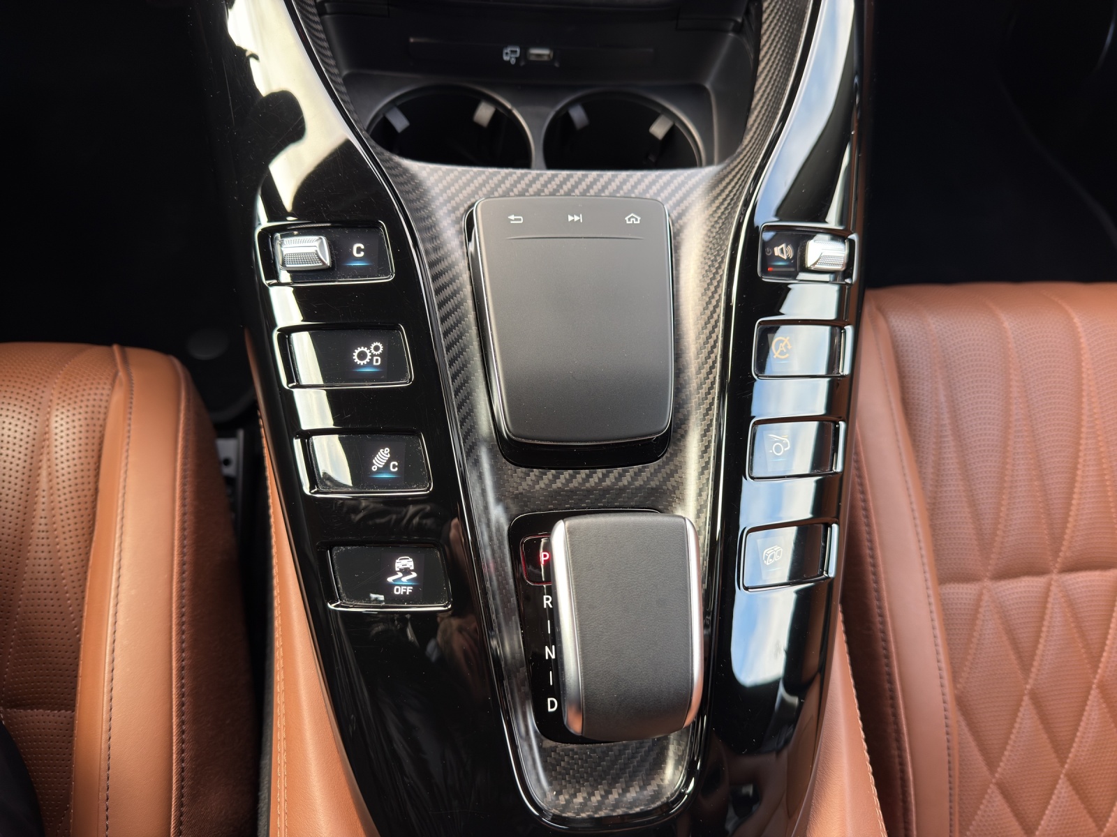 MERCEDES-BENZ AMG GT C Roadster Speedshift DCT-image-13