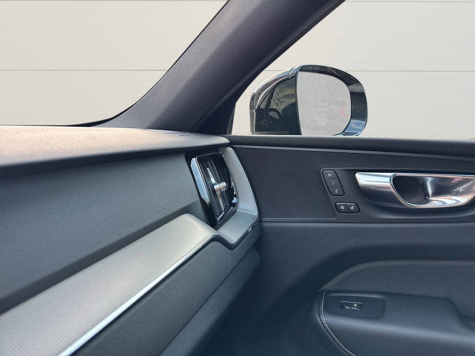 VOLVO XC60 2.0 T6 TE Plus Dark eAWD-image-15
