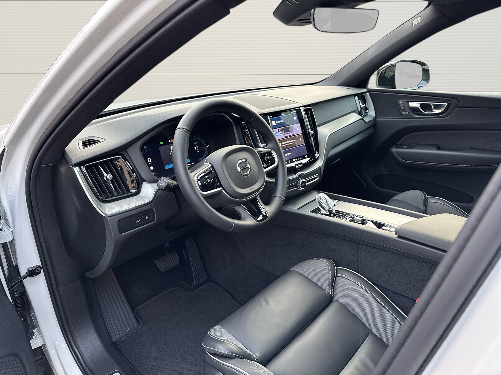 VOLVO XC60 2.0 T6 TE Plus Dark eAWD-image-6