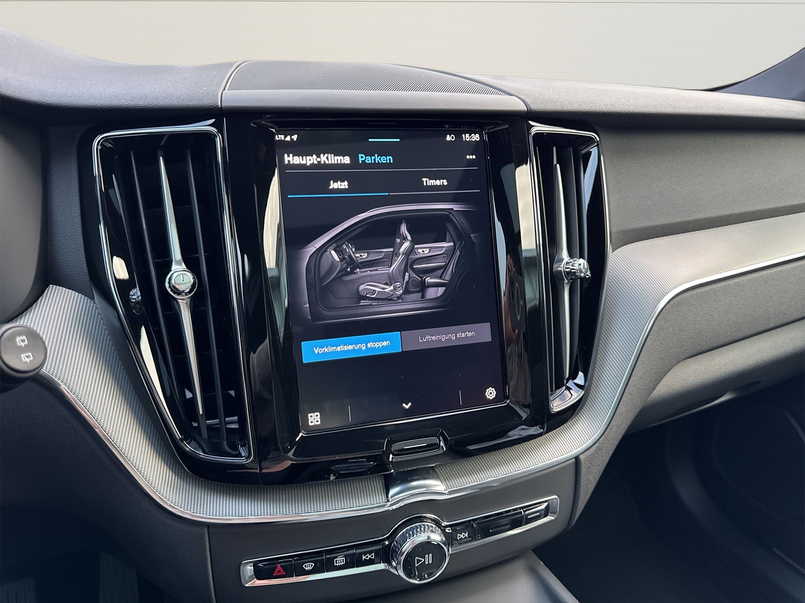 VOLVO XC60 2.0 T6 TE Plus Dark eAWD-image-14