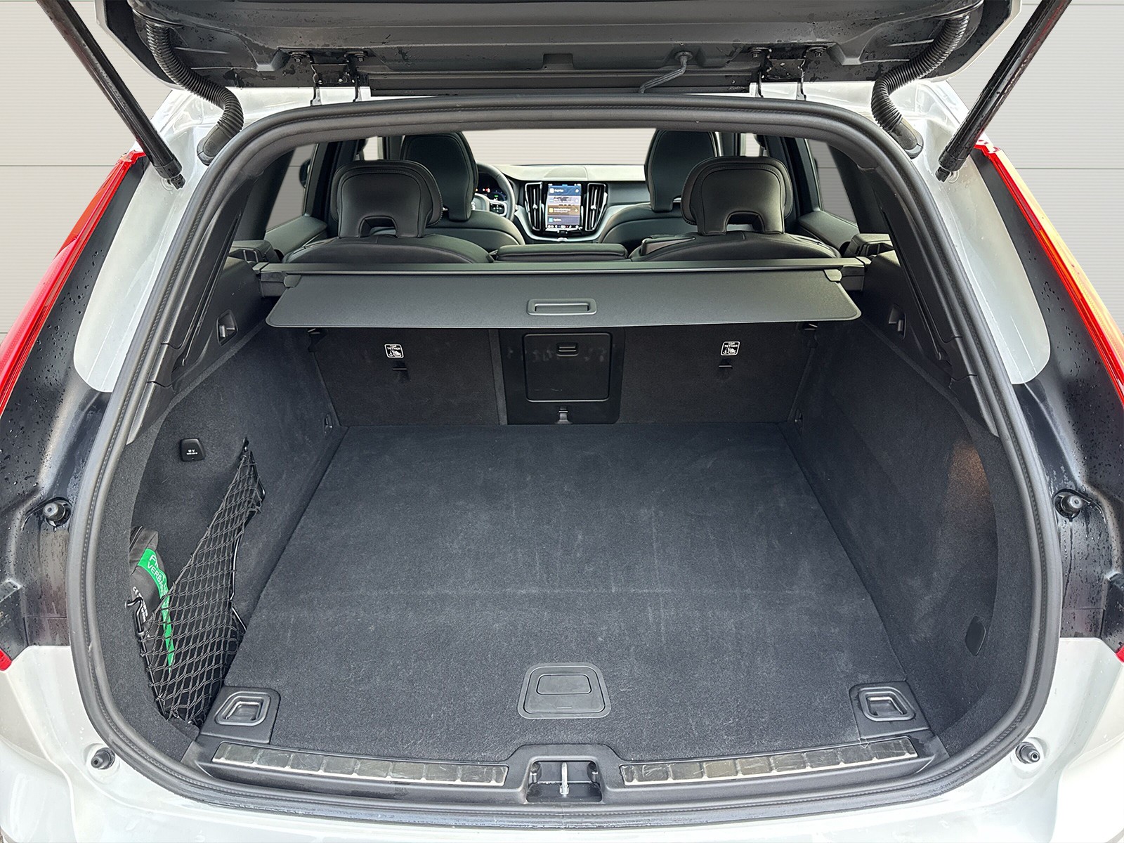VOLVO XC60 2.0 T6 TE Plus Dark eAWD-image-9