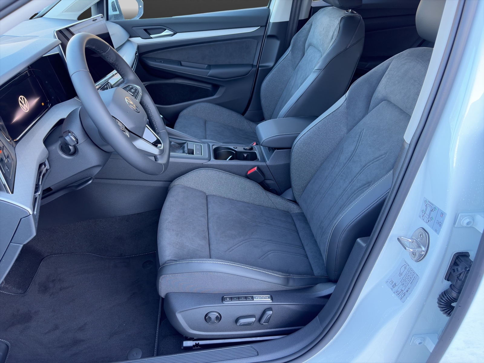 VW Golf 1.5 TSI Basis-image-7