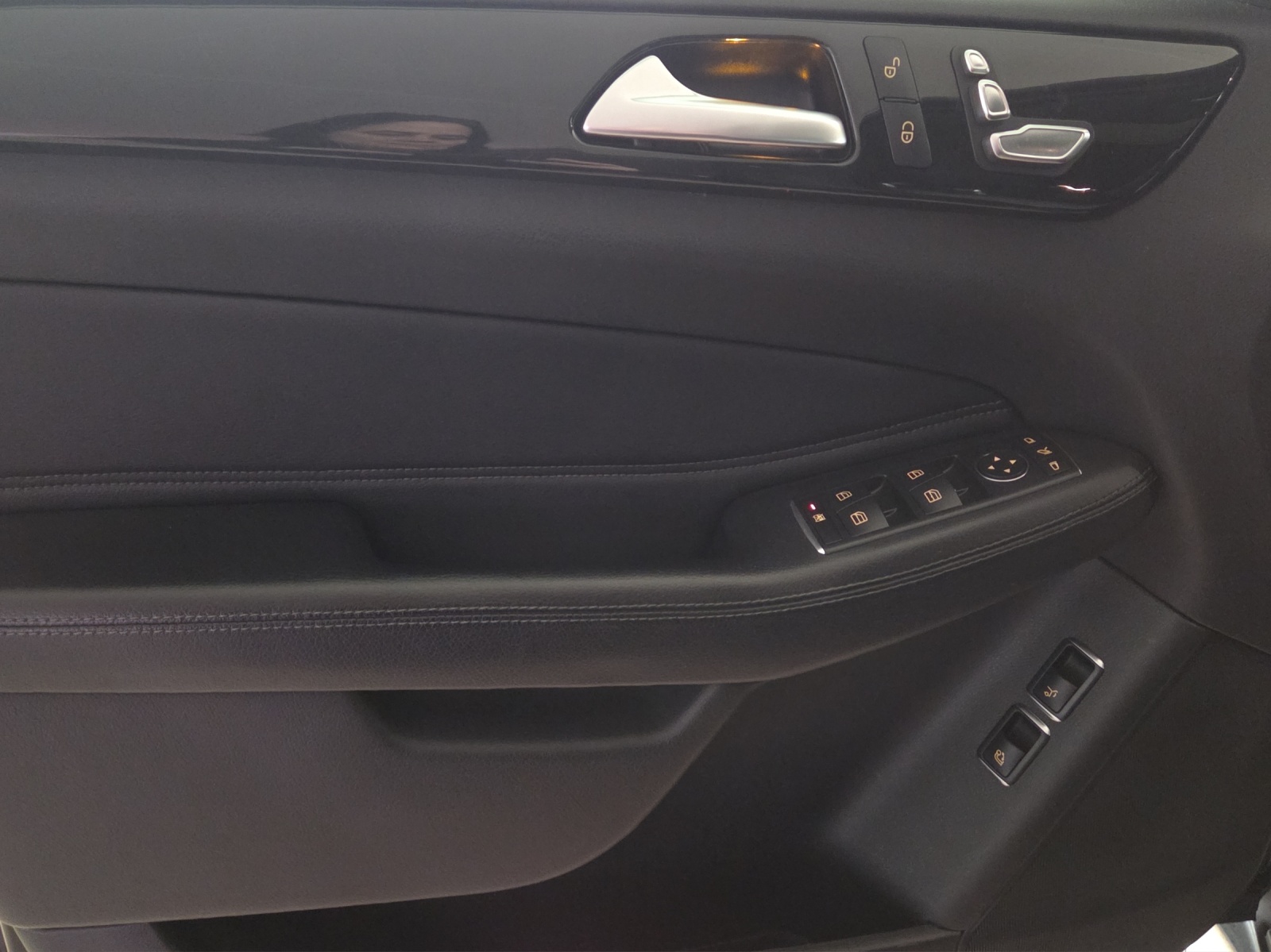Image MERCEDES-BENZ GLS-350 GLS 350 d 4Matic