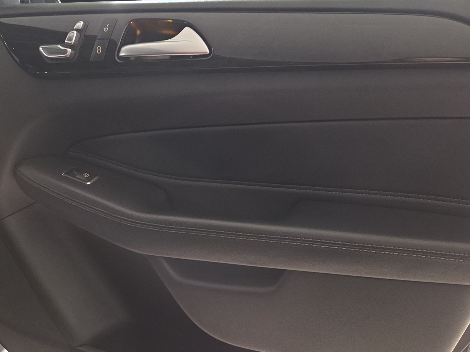 Image MERCEDES-BENZ GLS-350 GLS 350 d 4Matic