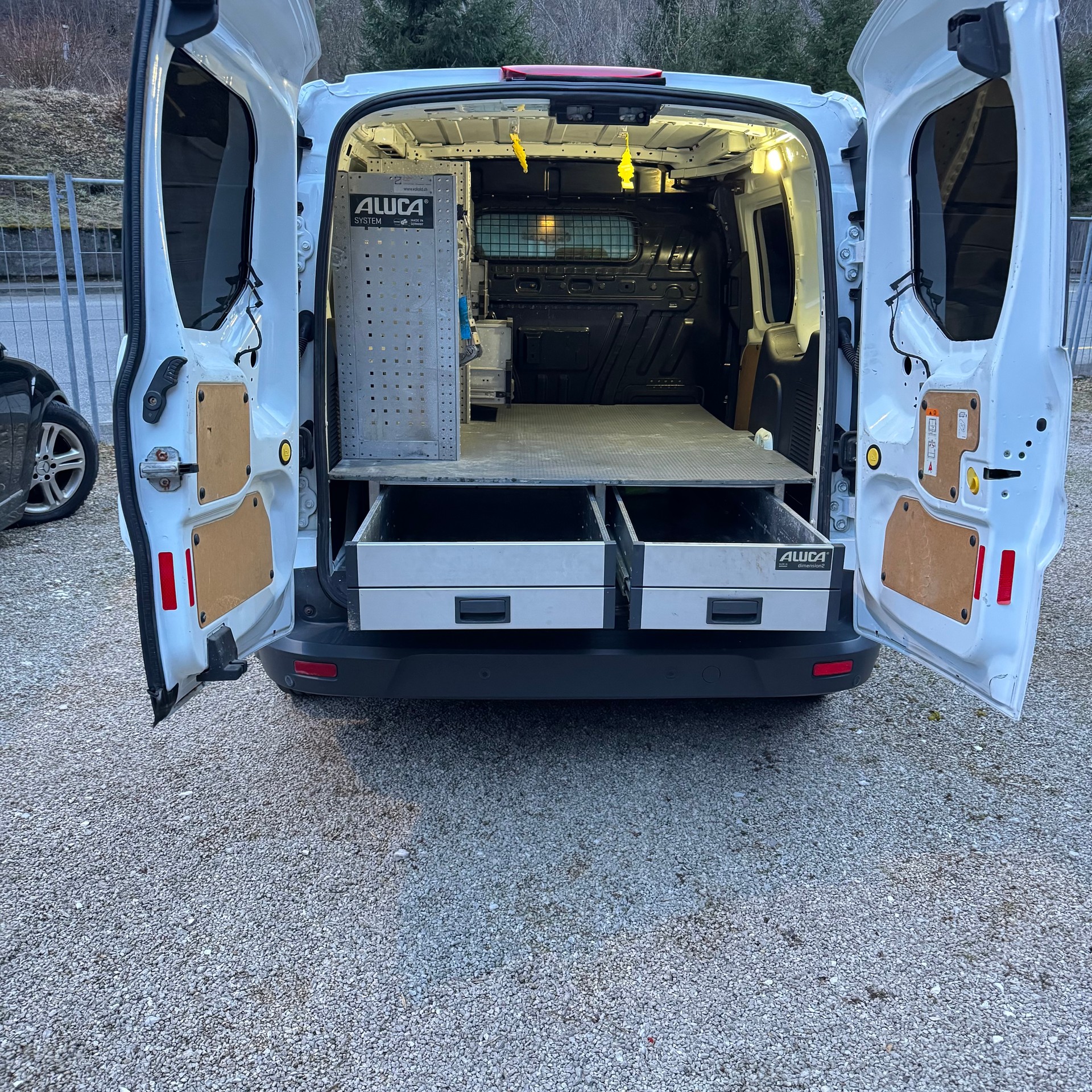 FORD Transit Connect Van T200 1.6 TDCi Trend-image-9