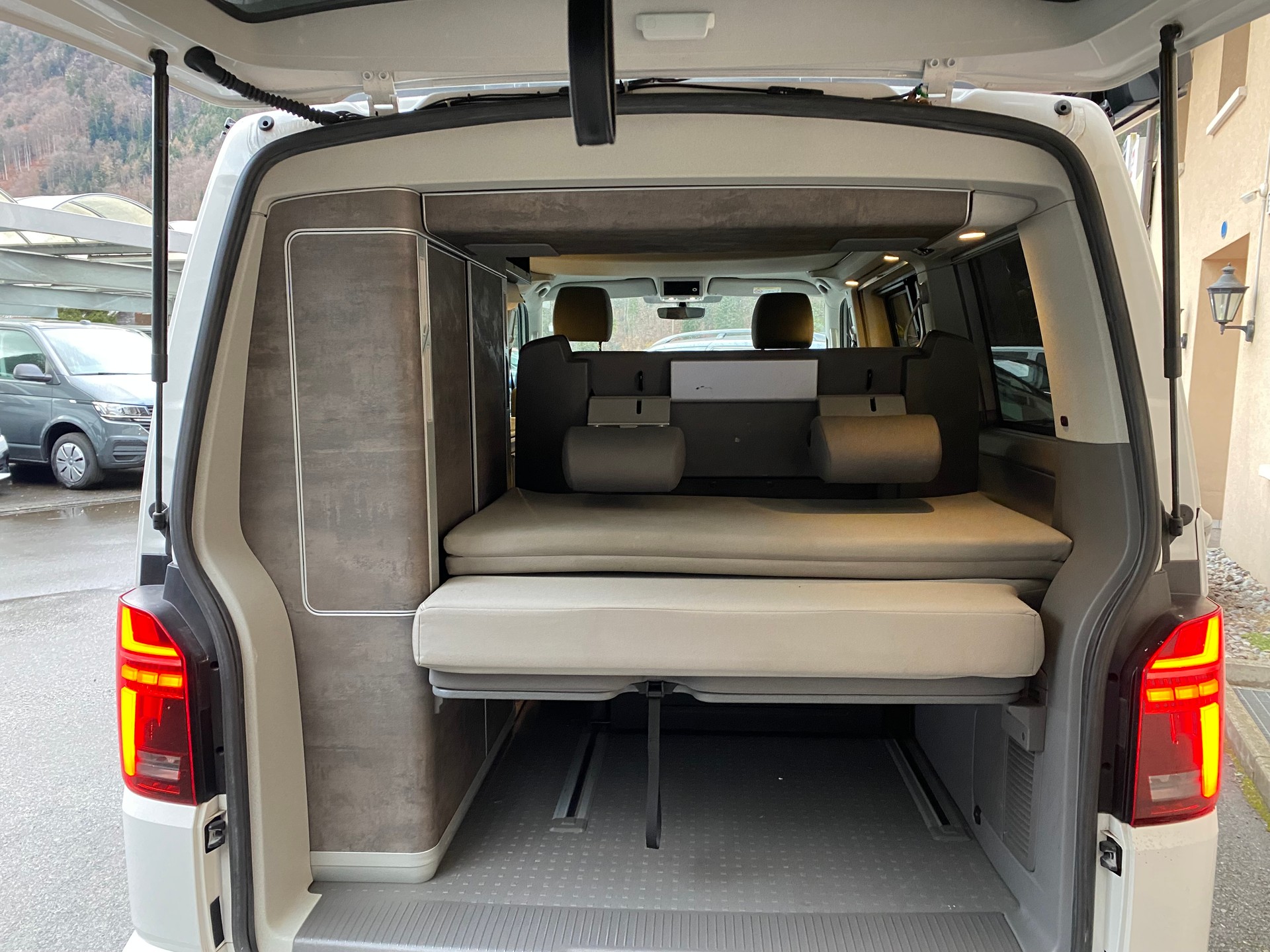 VW T6.1 California 2.0 TDI Ocean Liberty 4Motion DSG-image-8