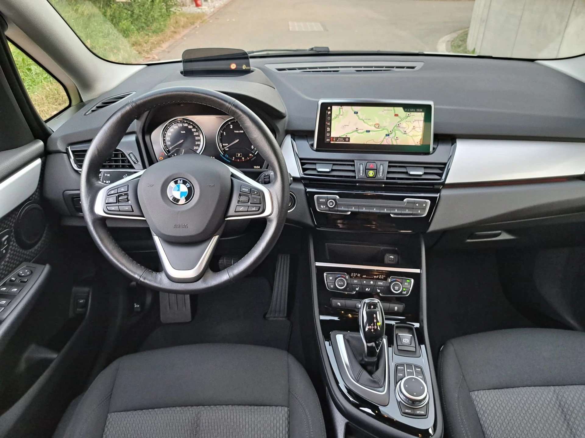 BMW 218d xDrive Gran Tourer Steptronic * 7 Plätze * AHK 1.600 kg *-image-8