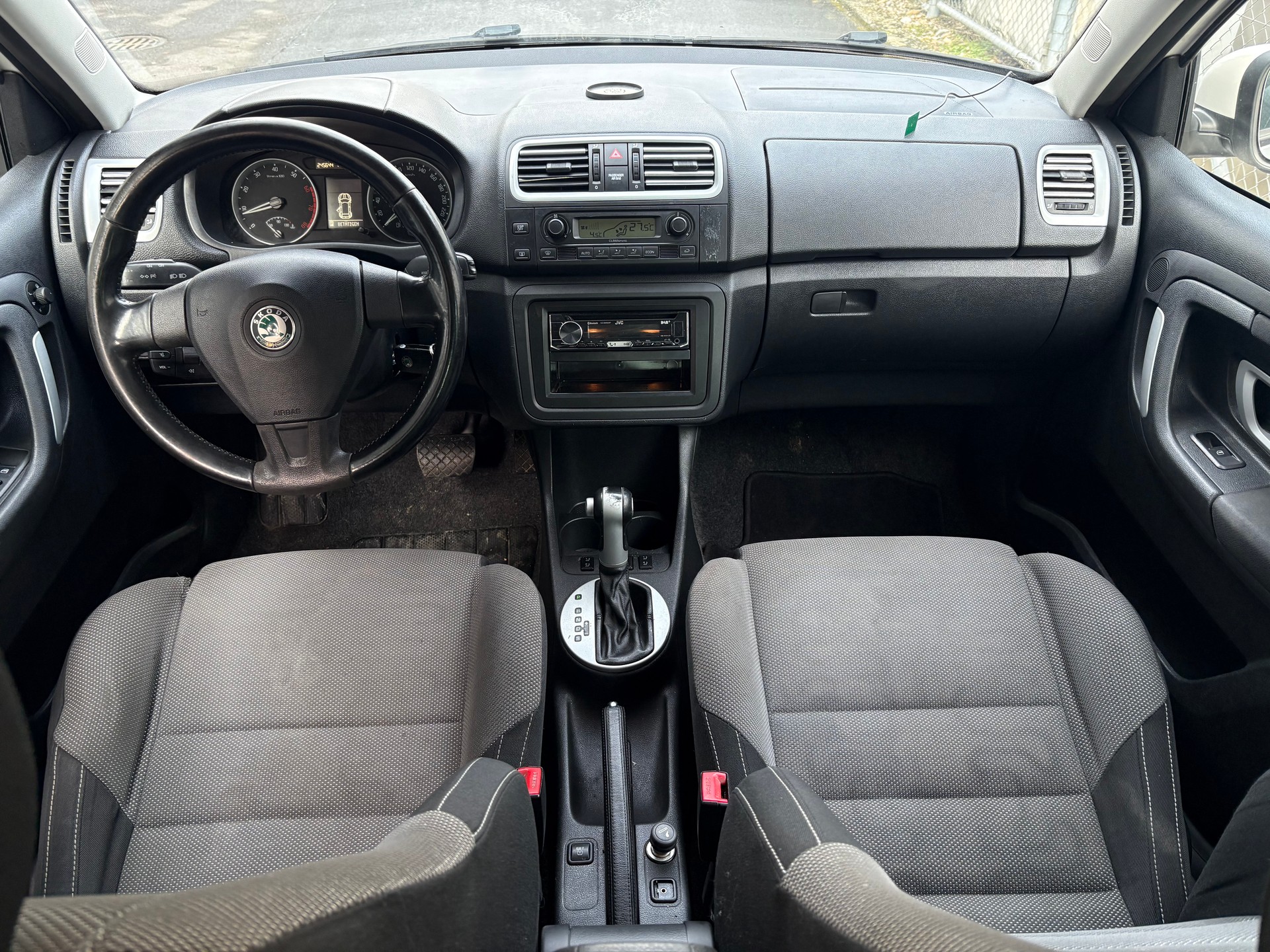 SKODA Fabia 1.6 Elegance Tiptronic-image-11
