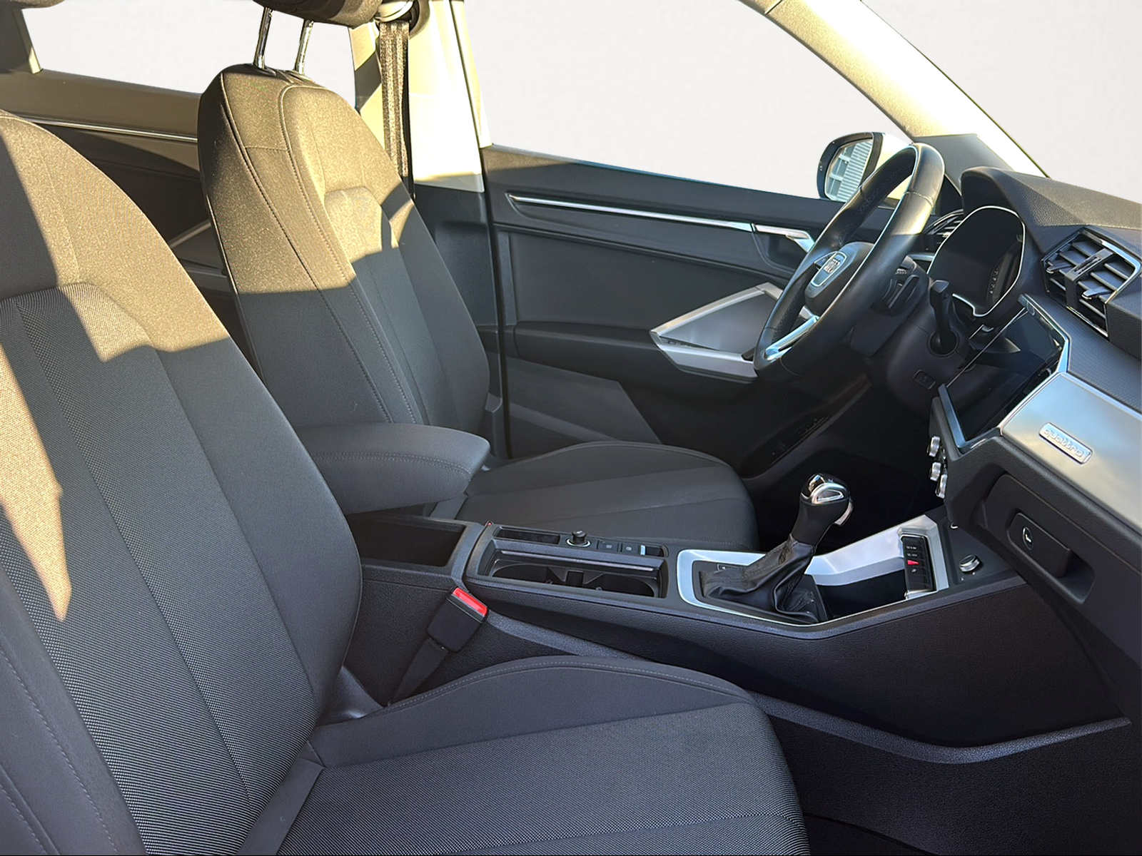 AUDI Q3 40 TFSI advanced quattro S-tronic-image-8