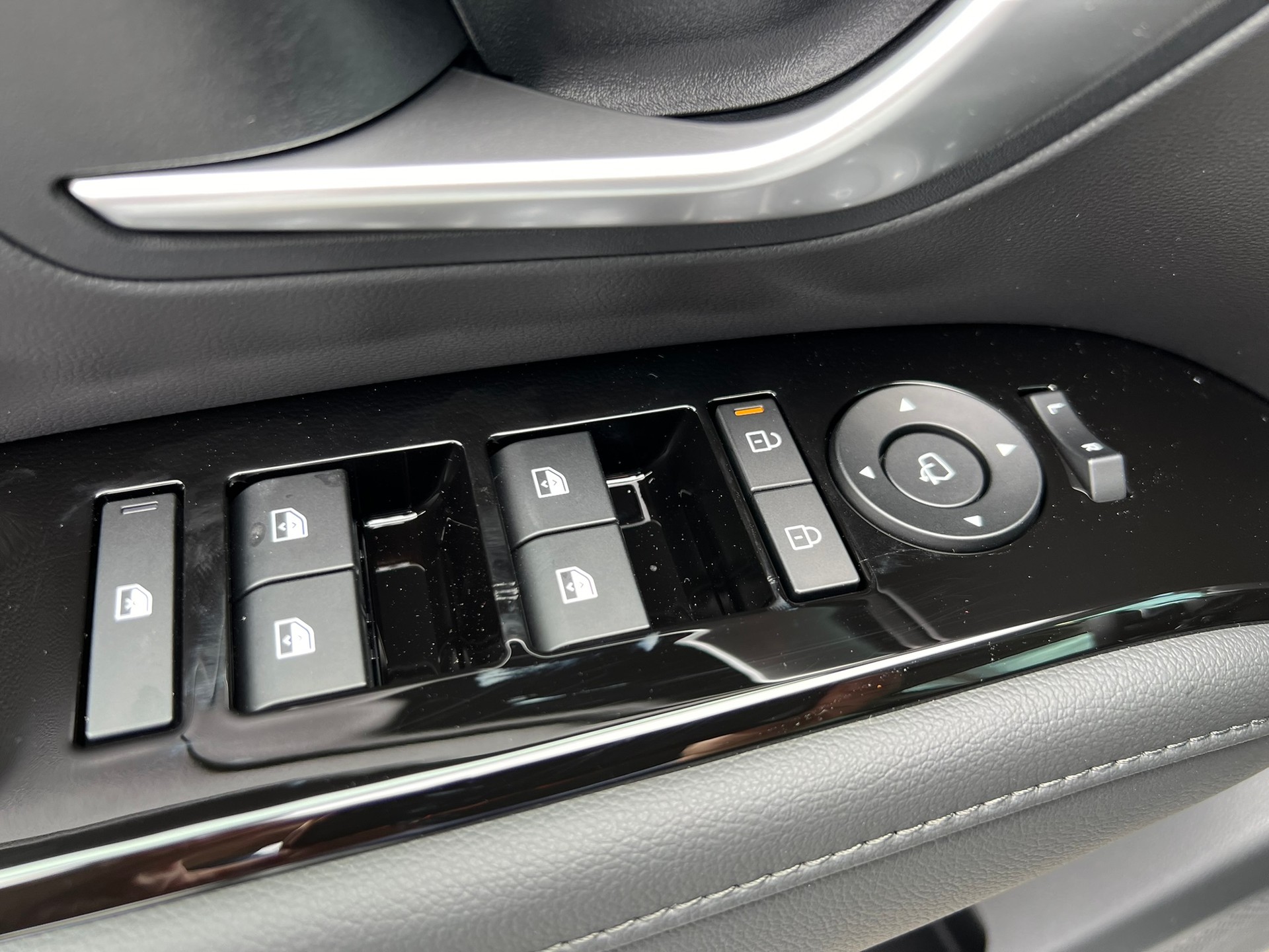 HYUNDAI Tucson 1.6 TGDI HEV Amplia 4WD-image-16