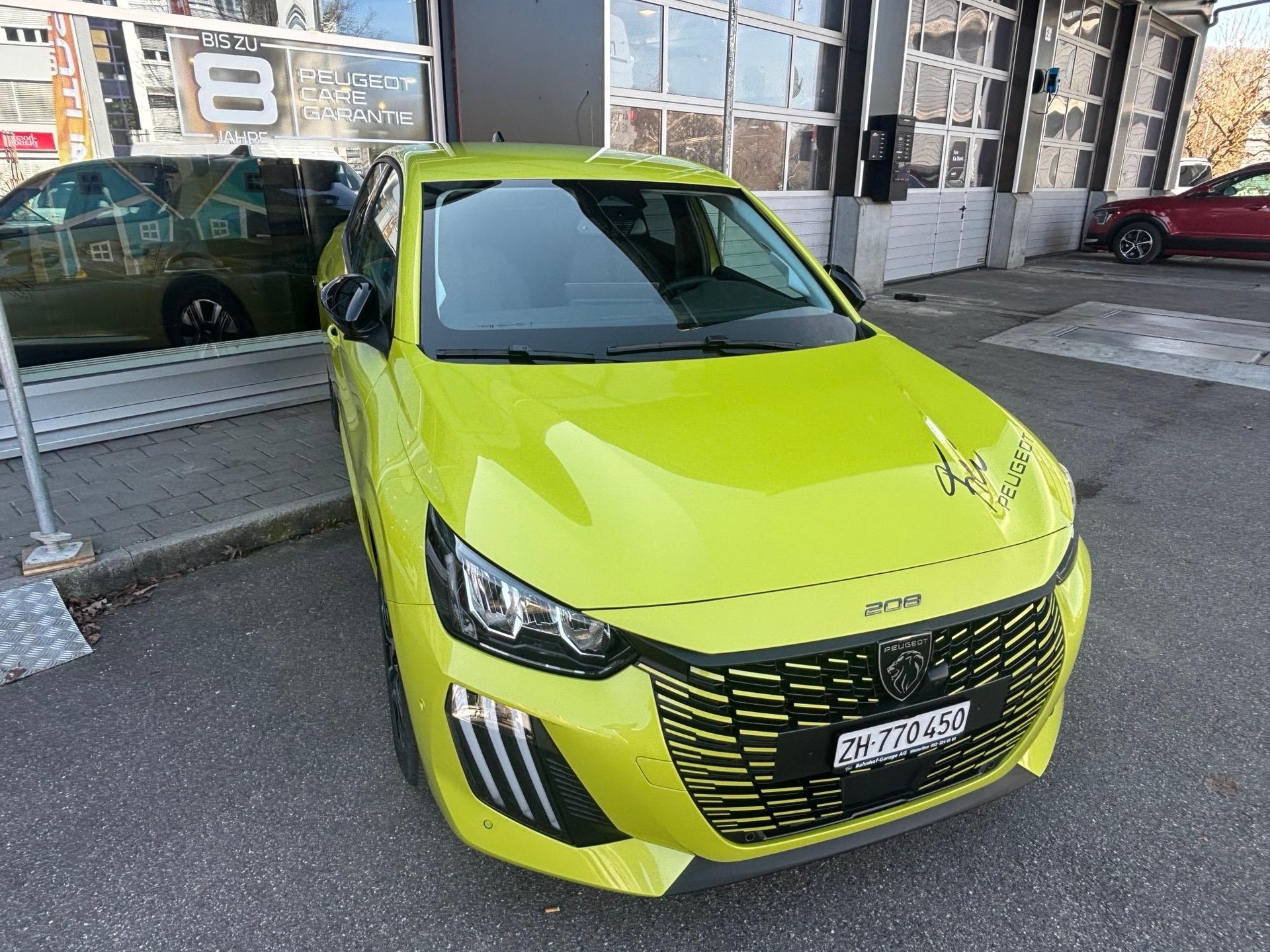 PEUGEOT 208 1.2 Hybrid Allure Premium-image-0