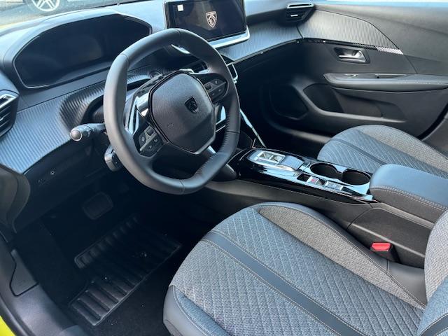 PEUGEOT 208 1.2 Hybrid Allure Premium-image-8