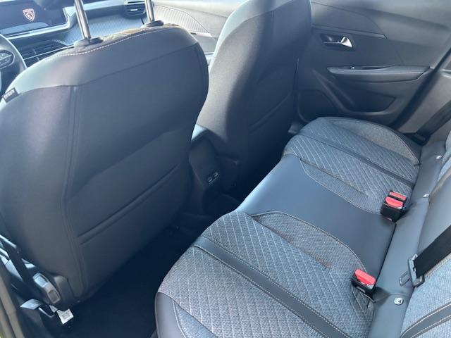 PEUGEOT 208 1.2 Hybrid Allure Premium-image-10