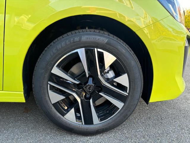 PEUGEOT 208 1.2 Hybrid Allure Premium-image-7