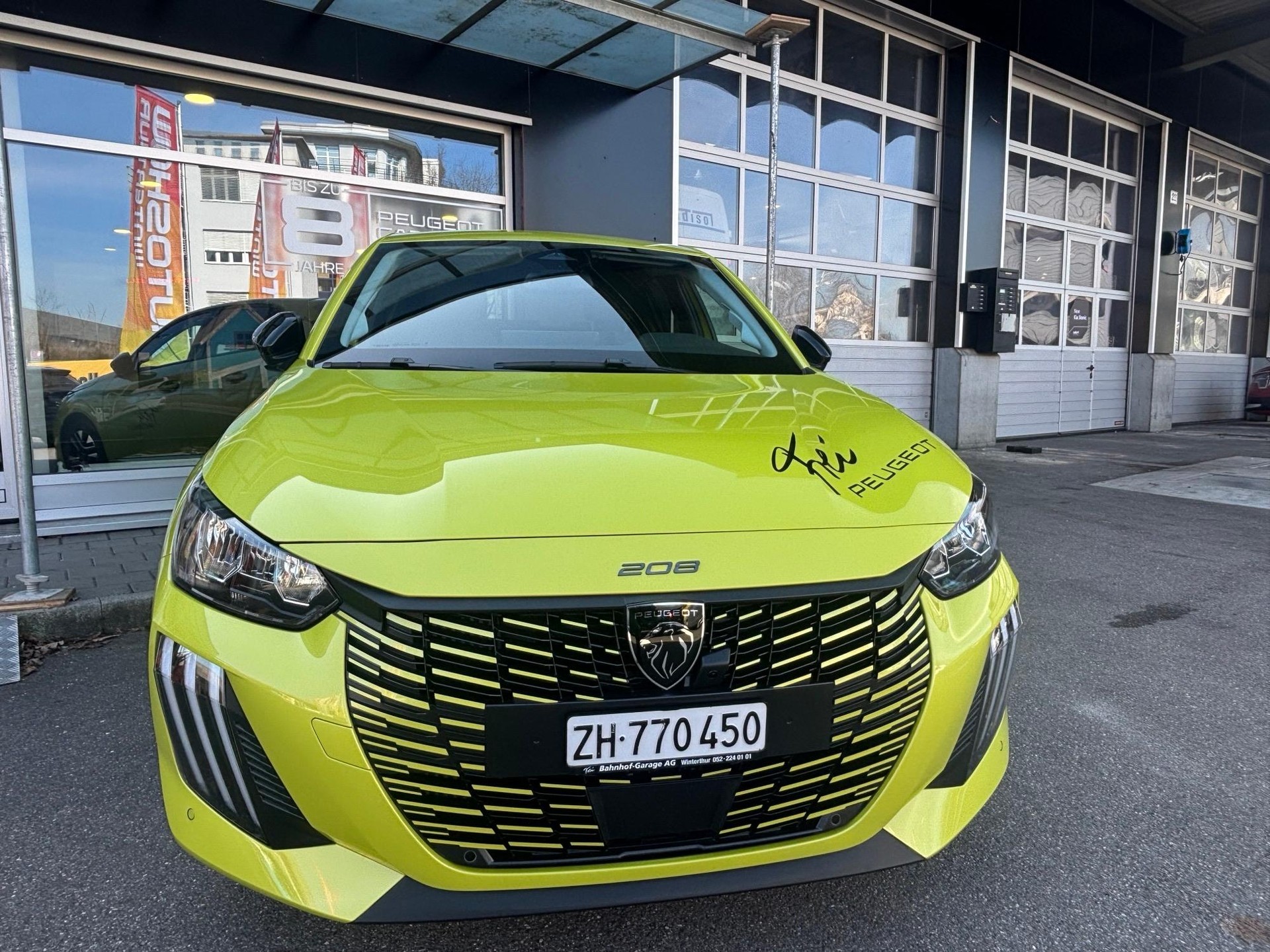 PEUGEOT 208 1.2 Hybrid Allure Premium-image-1