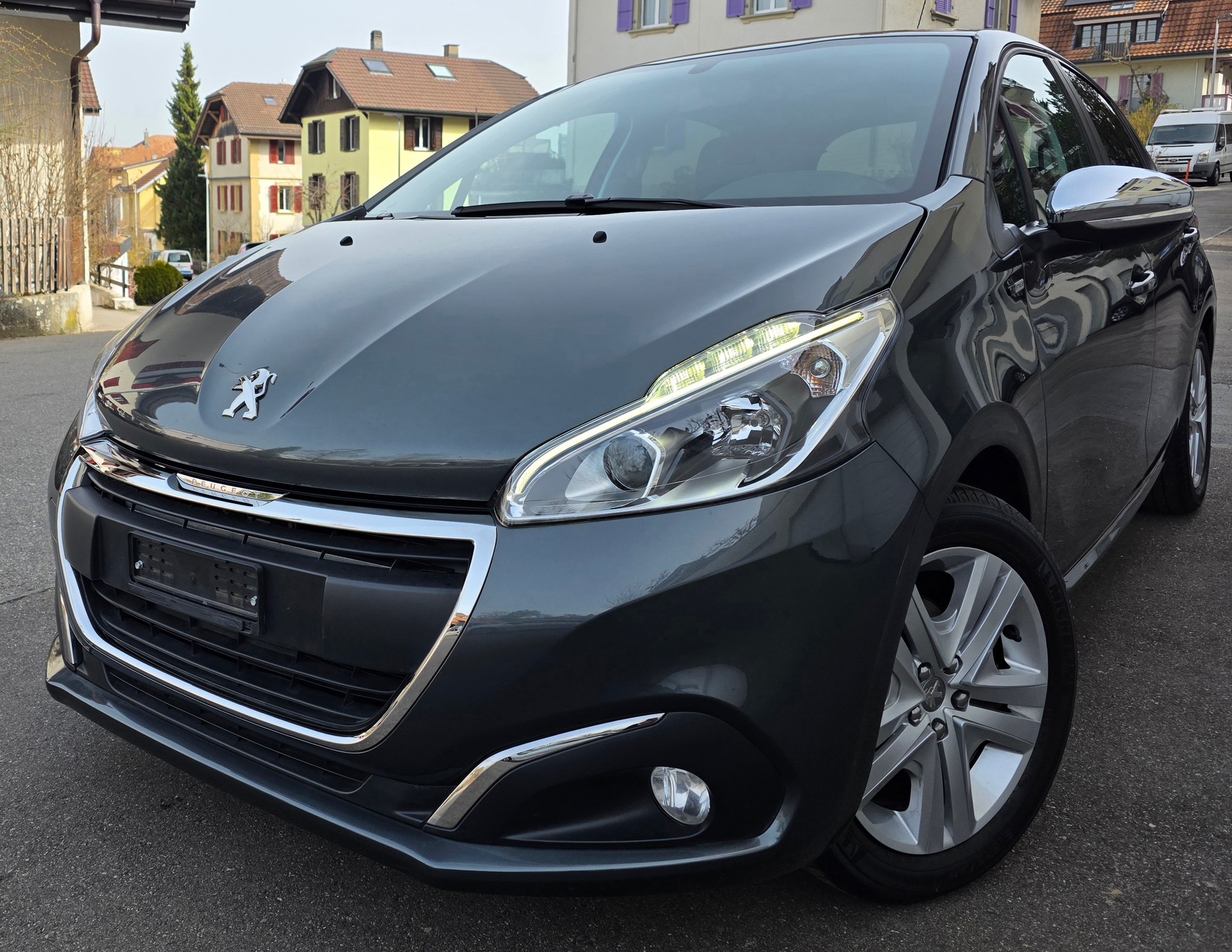 PEUGEOT 208 1.2 PureTech Style-image-0
