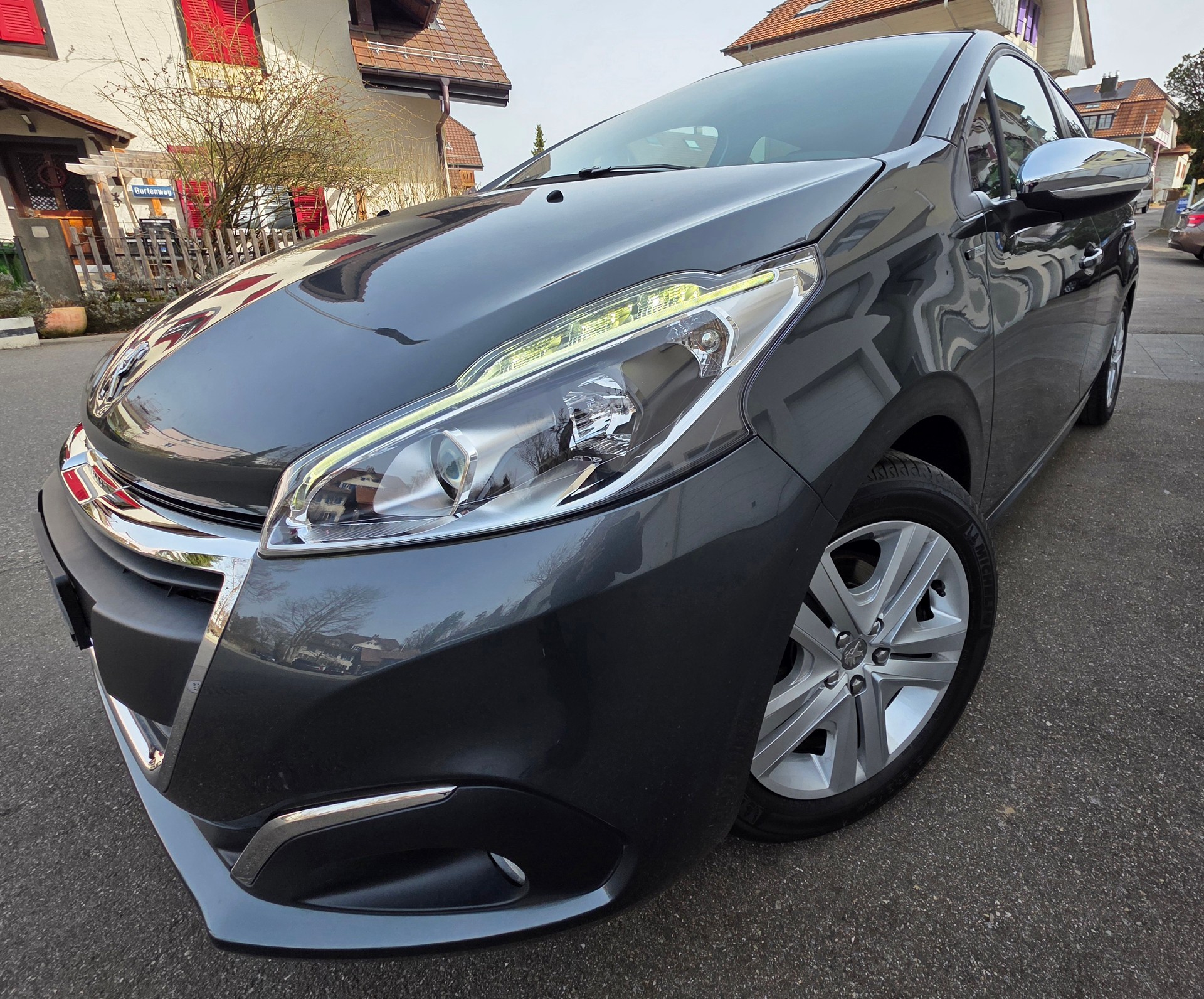 PEUGEOT 208 1.2 PureTech Style-image-2