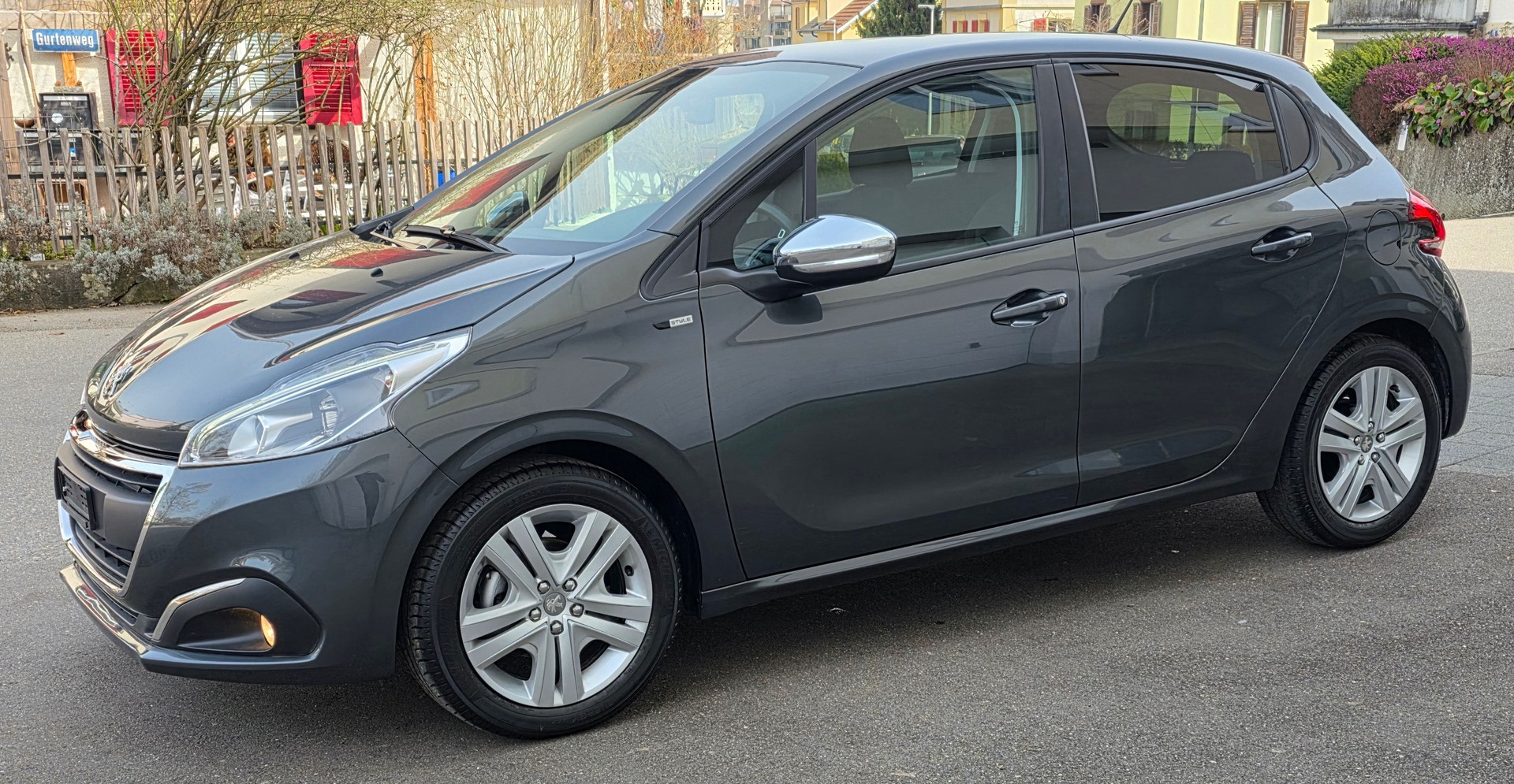 PEUGEOT 208 1.2 PureTech Style-image-8