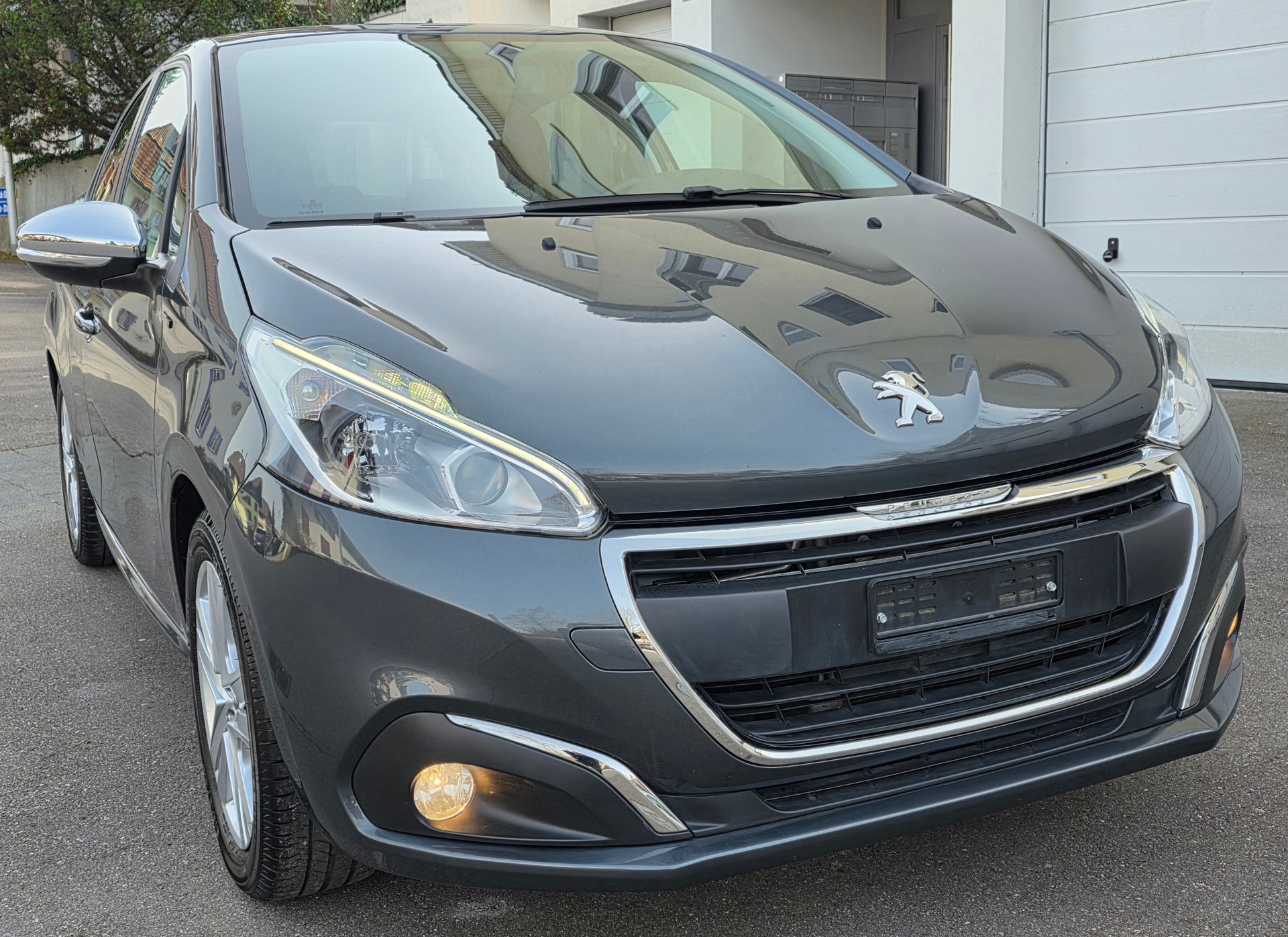 PEUGEOT 208 1.2 PureTech Style-image-1