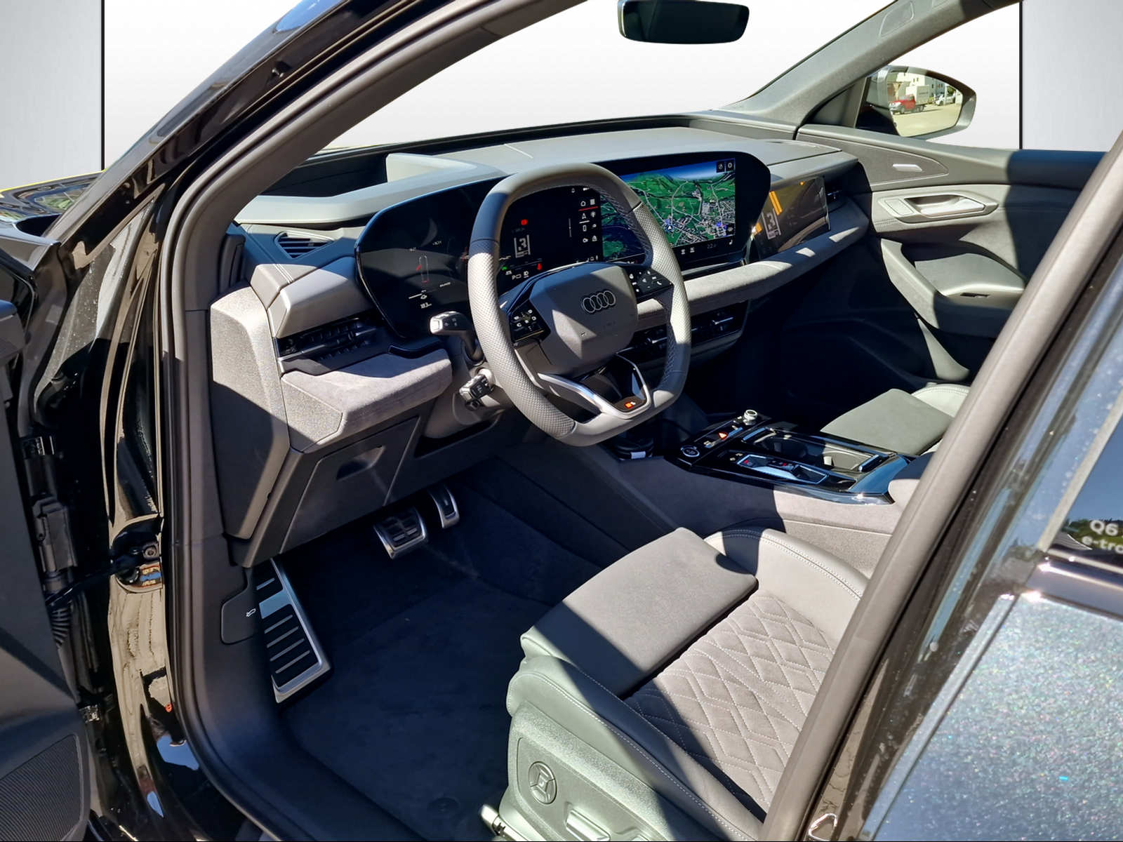 AUDI Q6 Sportback e-tron quattro-image-5