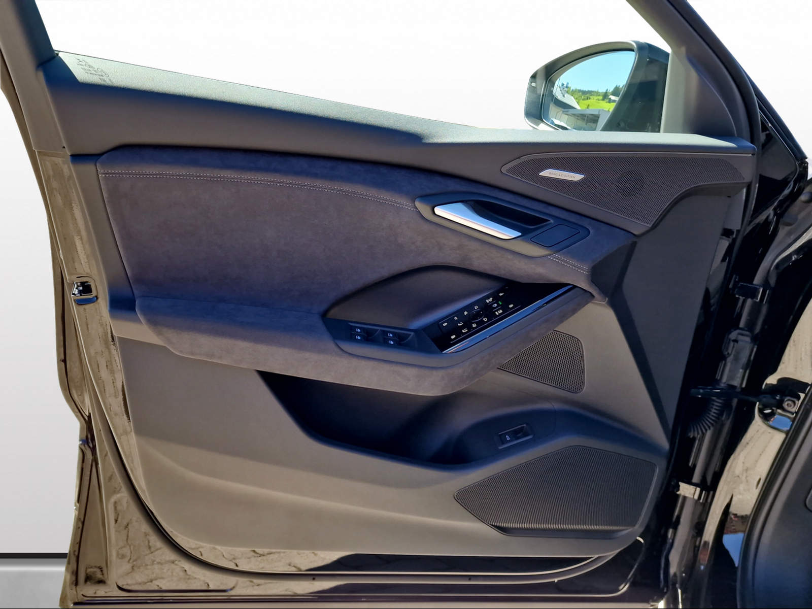 AUDI Q6 Sportback e-tron quattro-image-9