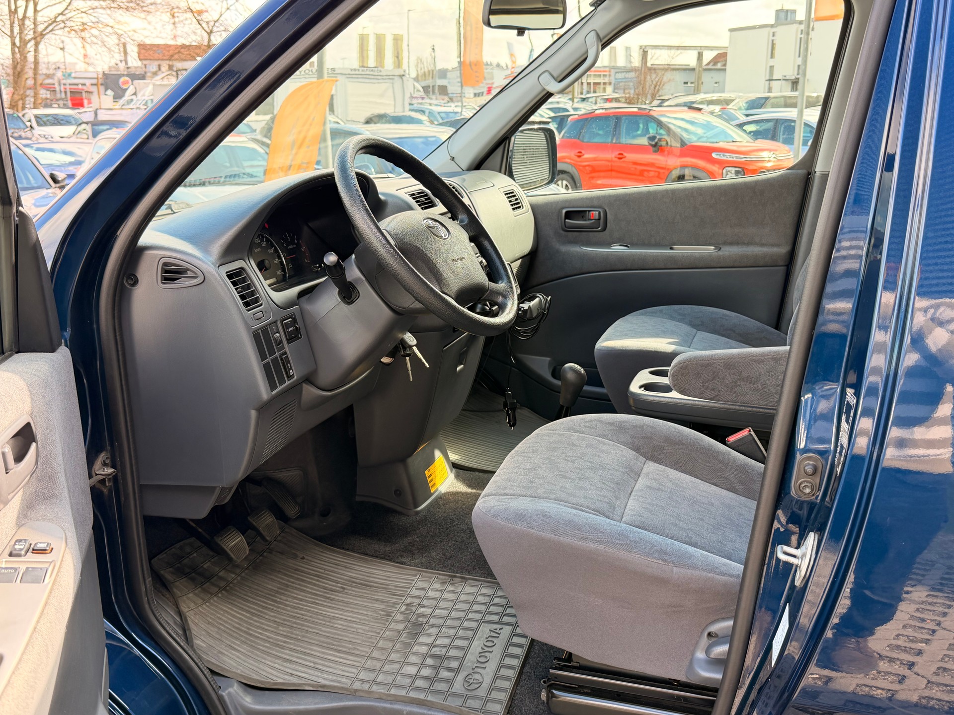 TOYOTA Hiace D-4D Wagon GL 4WD S-image-8