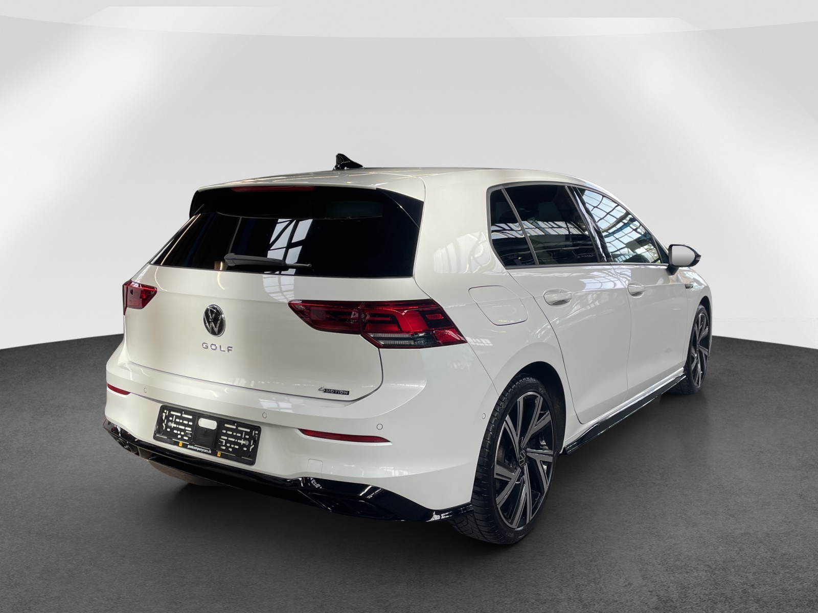 VW Golf VIII 2.0 TDI R-Line DSG 4motion-image-5