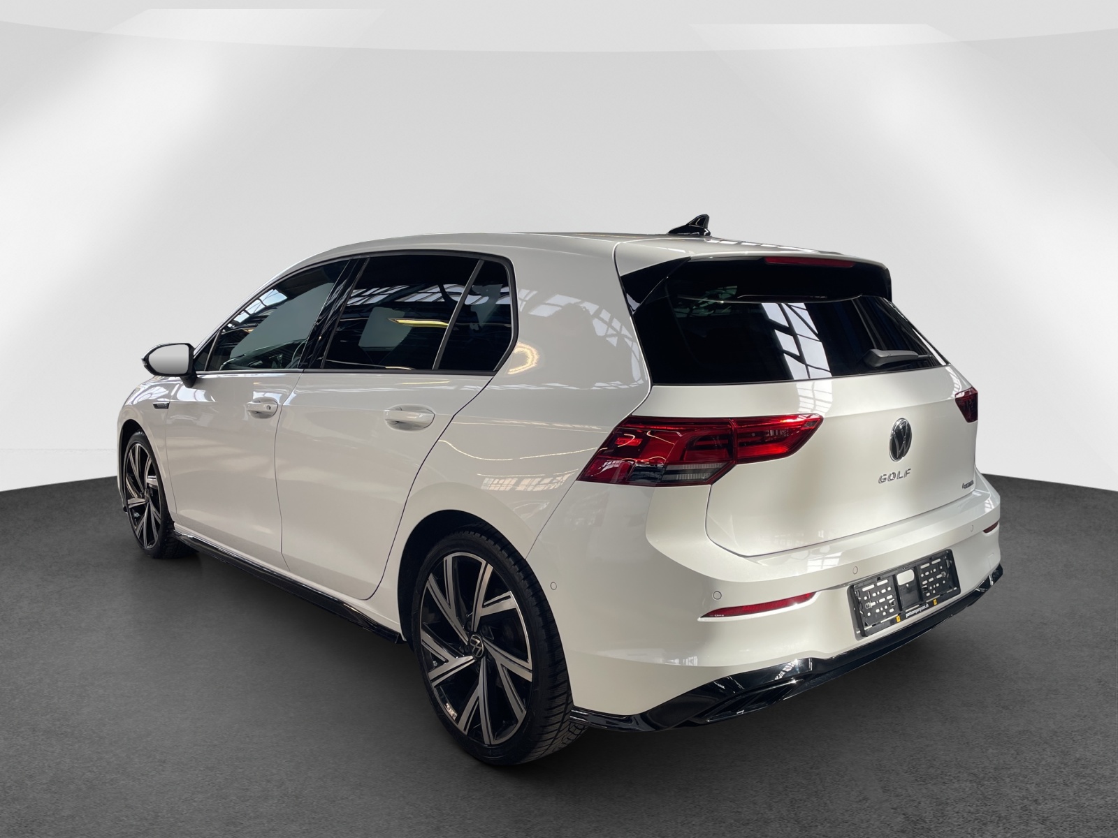 VW Golf VIII 2.0 TDI R-Line DSG 4motion-image-3
