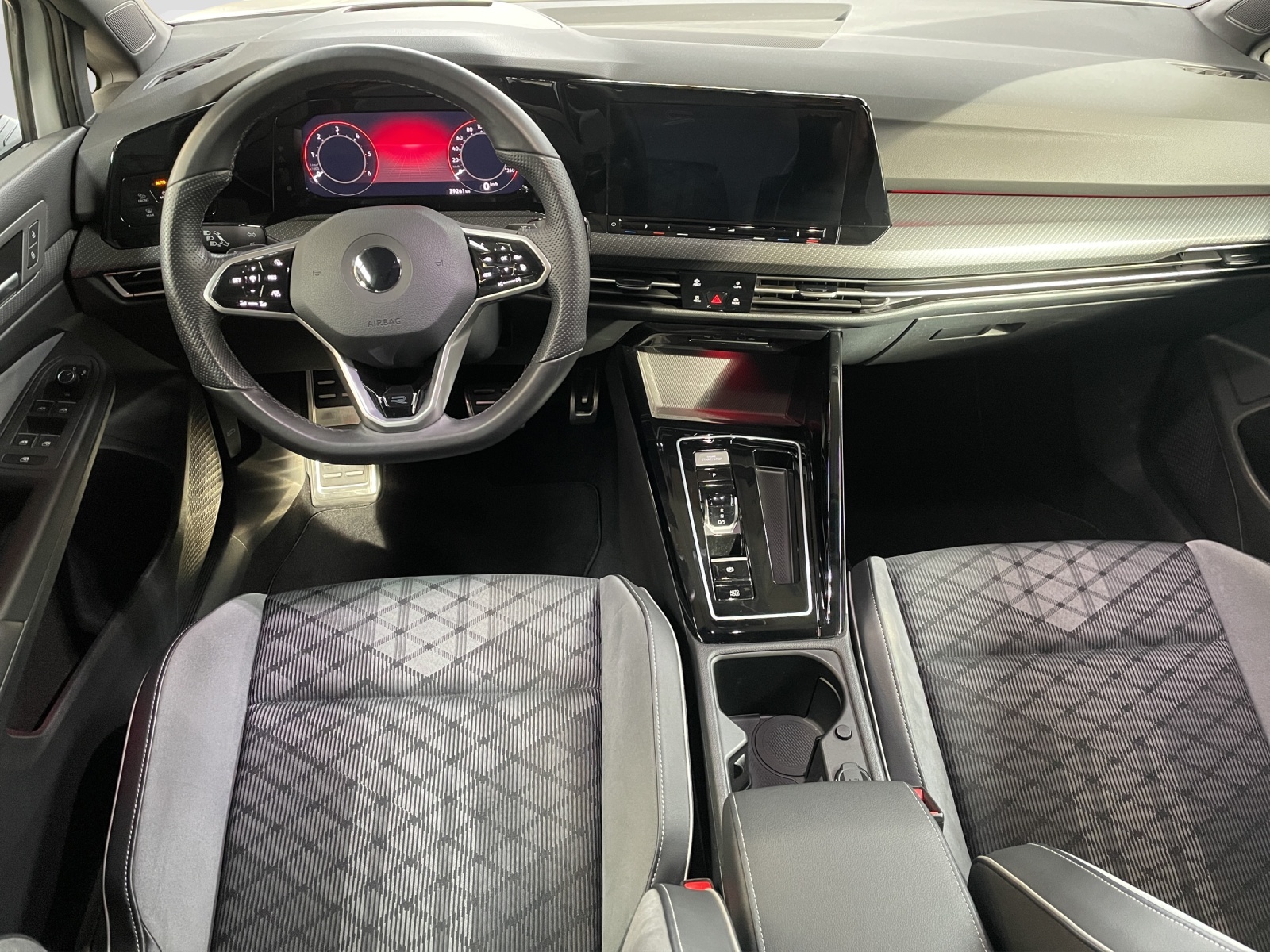 VW Golf VIII 2.0 TDI R-Line DSG 4motion-image-7