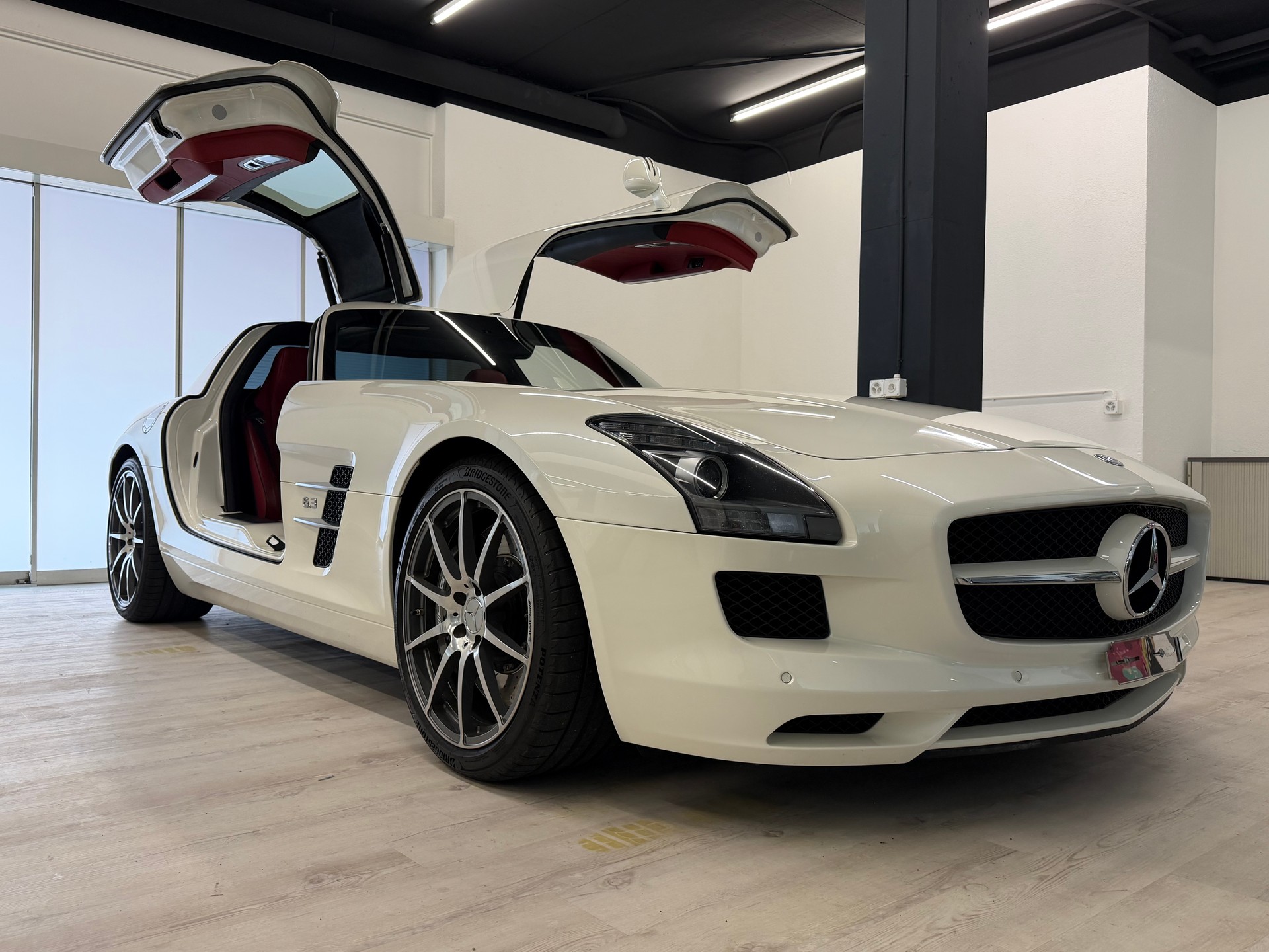 MERCEDES-BENZ SLS 63 AMG Speedshift-image-5