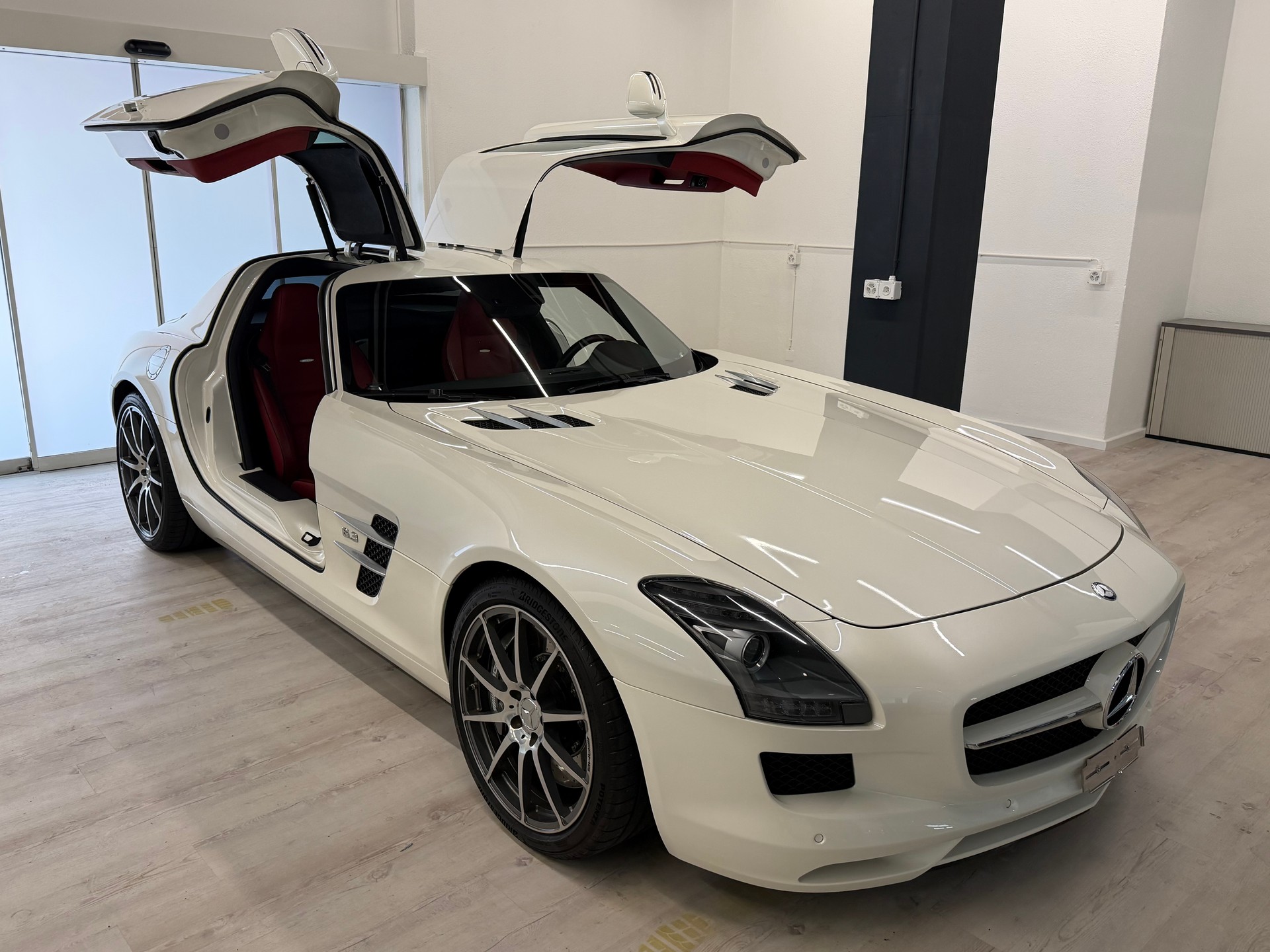 MERCEDES-BENZ SLS 63 AMG Speedshift-image-4