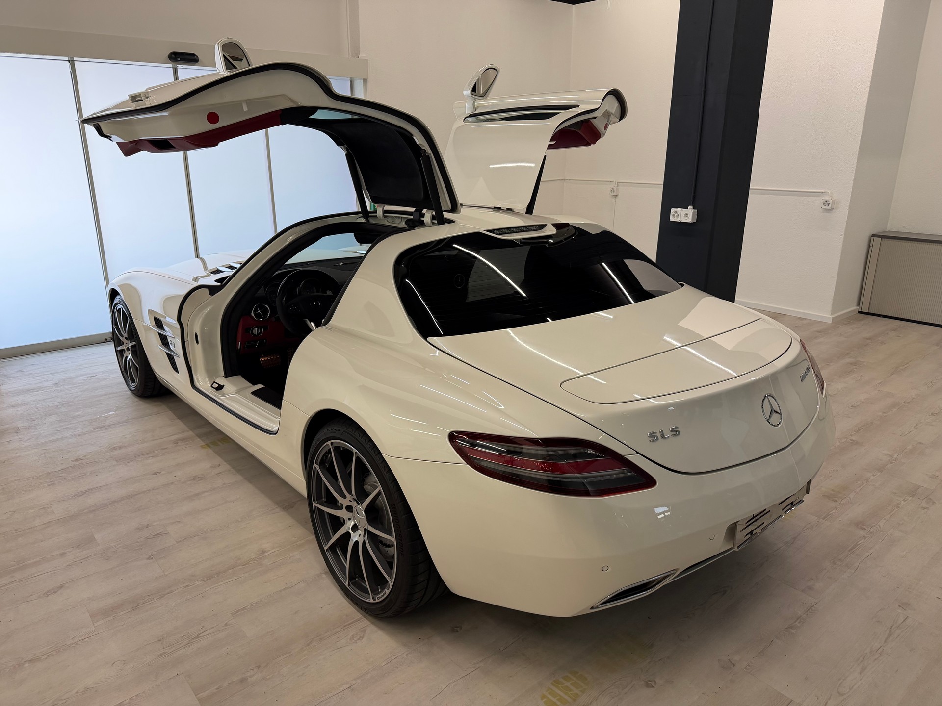 MERCEDES-BENZ SLS 63 AMG Speedshift-image-23
