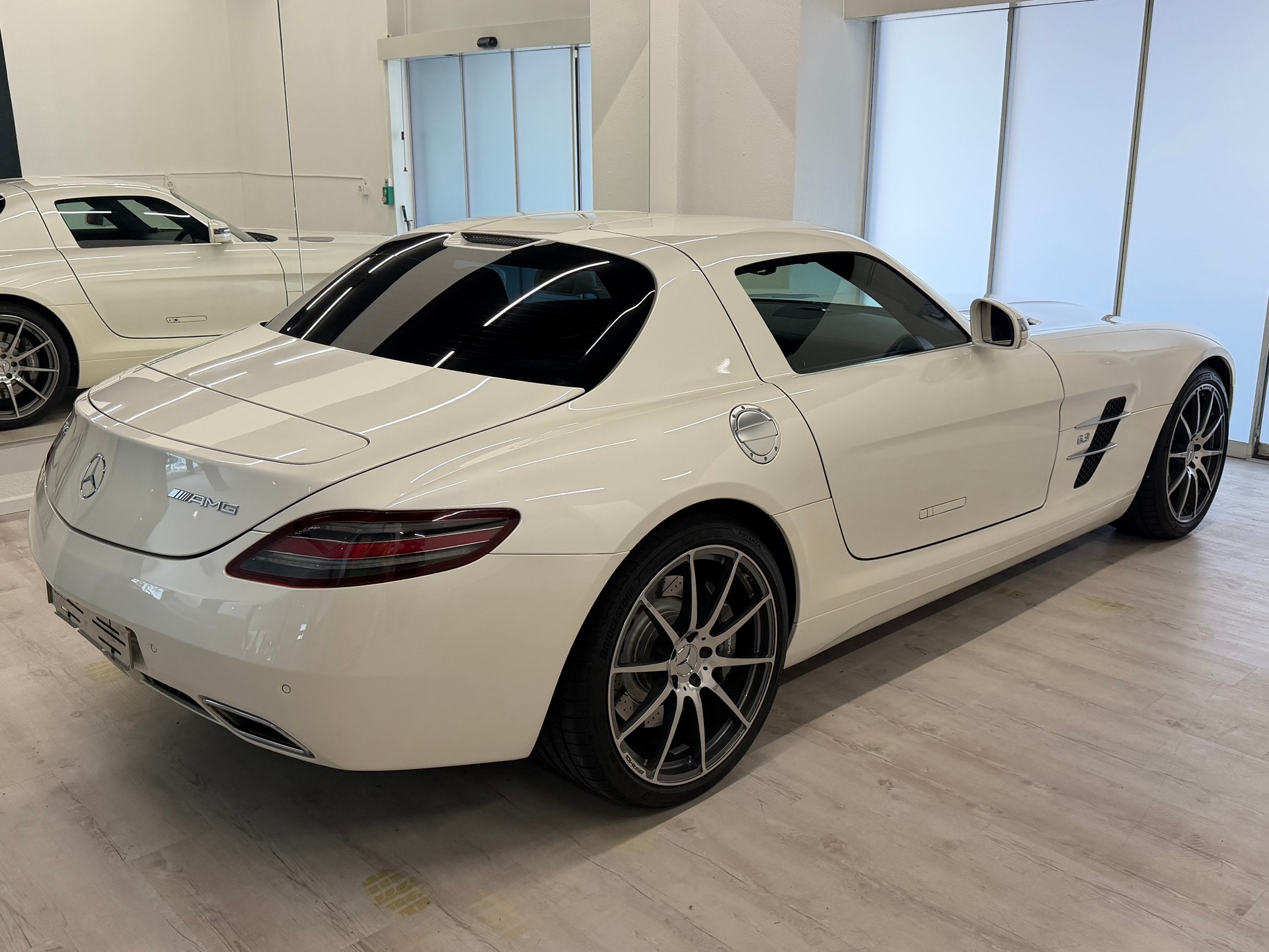 MERCEDES-BENZ SLS 63 AMG Speedshift-image-25