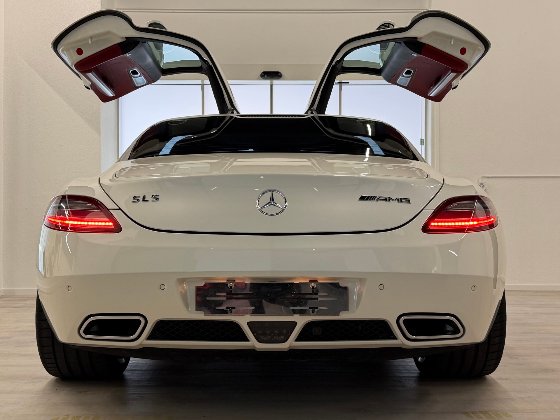 MERCEDES-BENZ SLS 63 AMG Speedshift-image-14