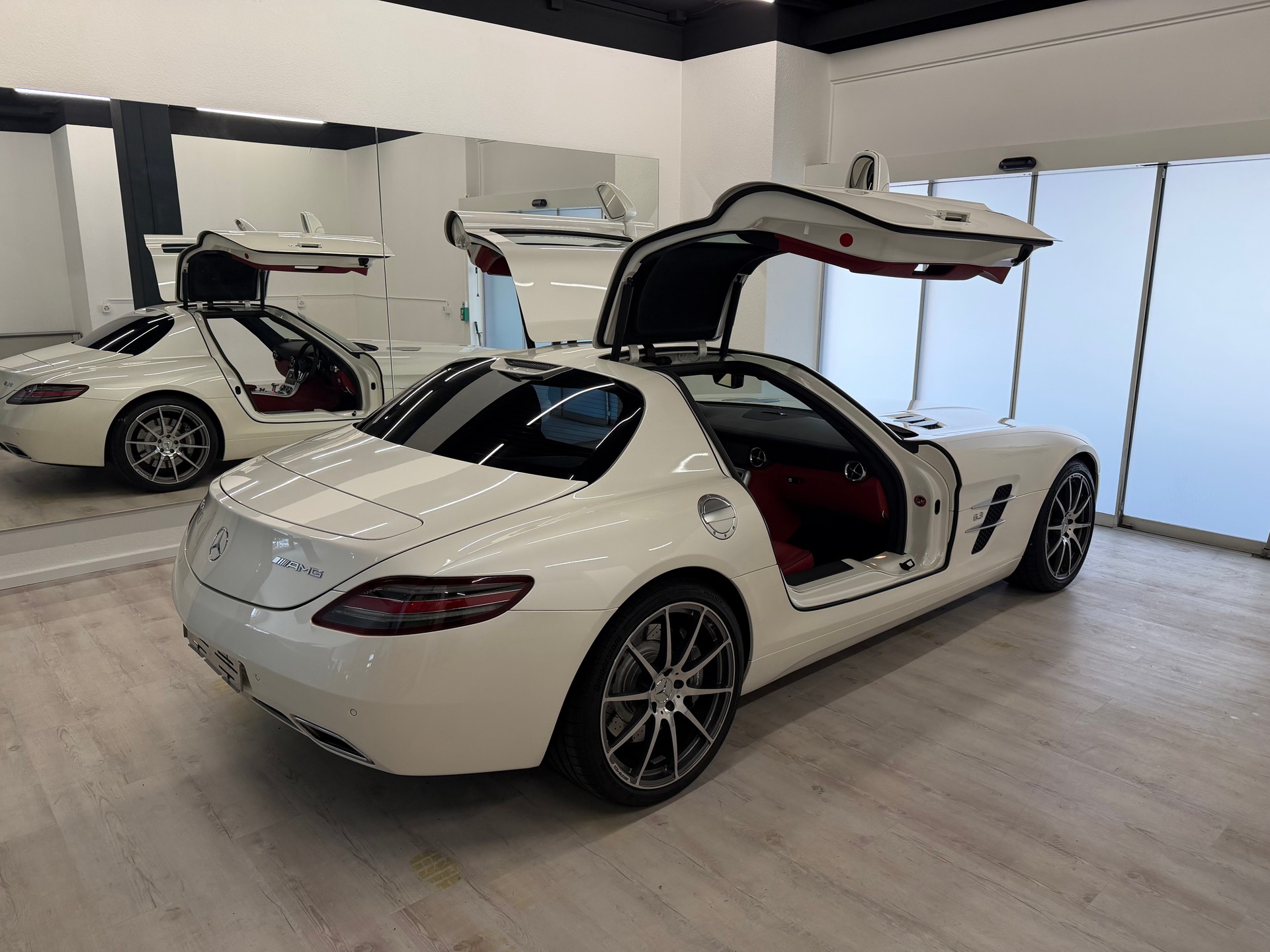 MERCEDES-BENZ SLS 63 AMG Speedshift-image-18