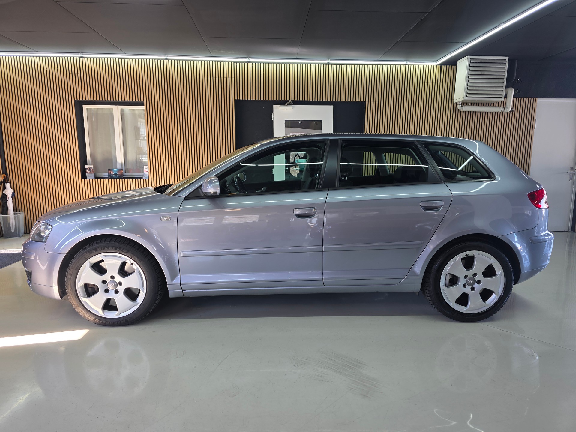 AUDI A3 3.2 Ambition V6 quattro-image-3