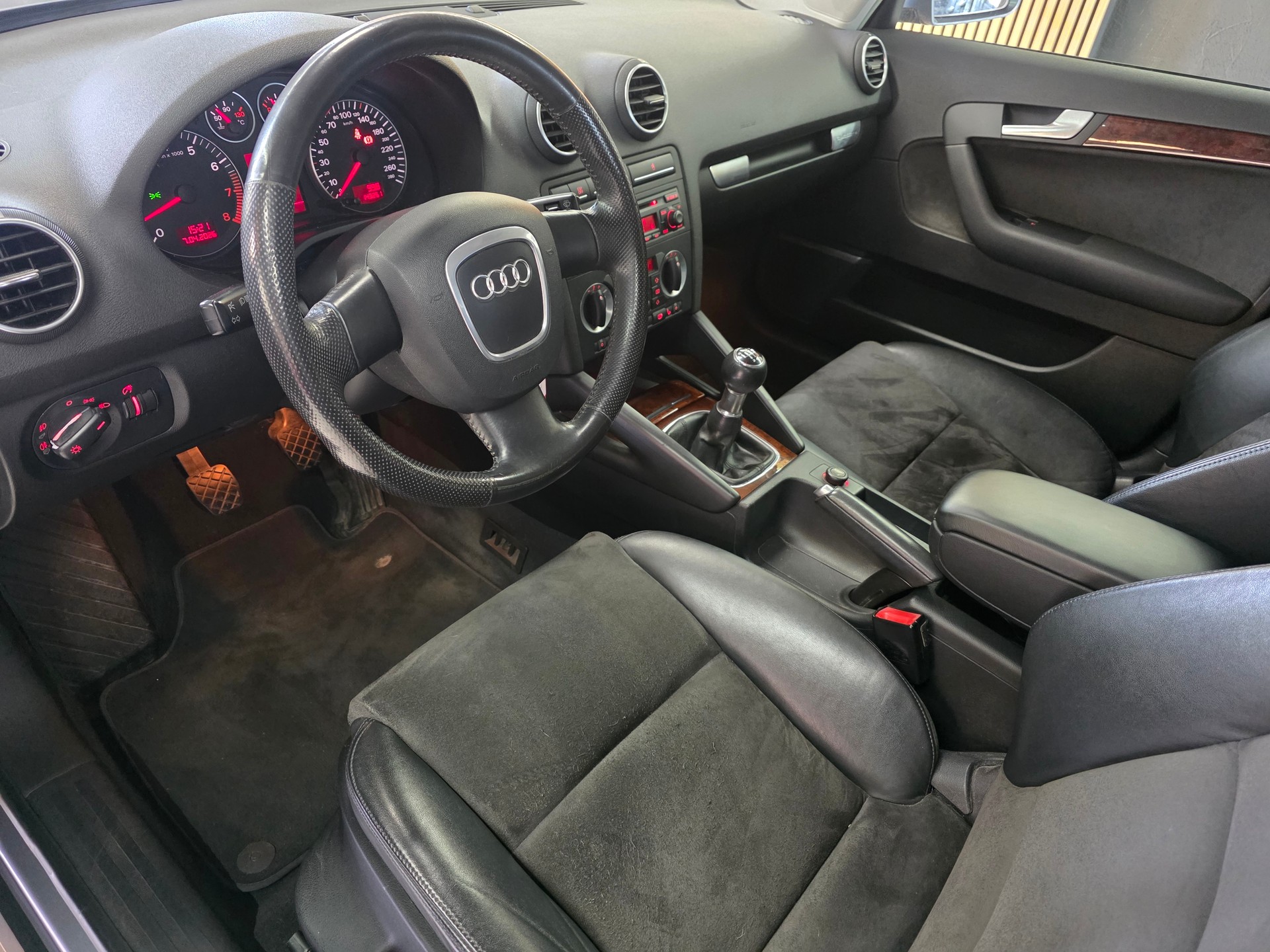 AUDI A3 3.2 Ambition V6 quattro-image-7
