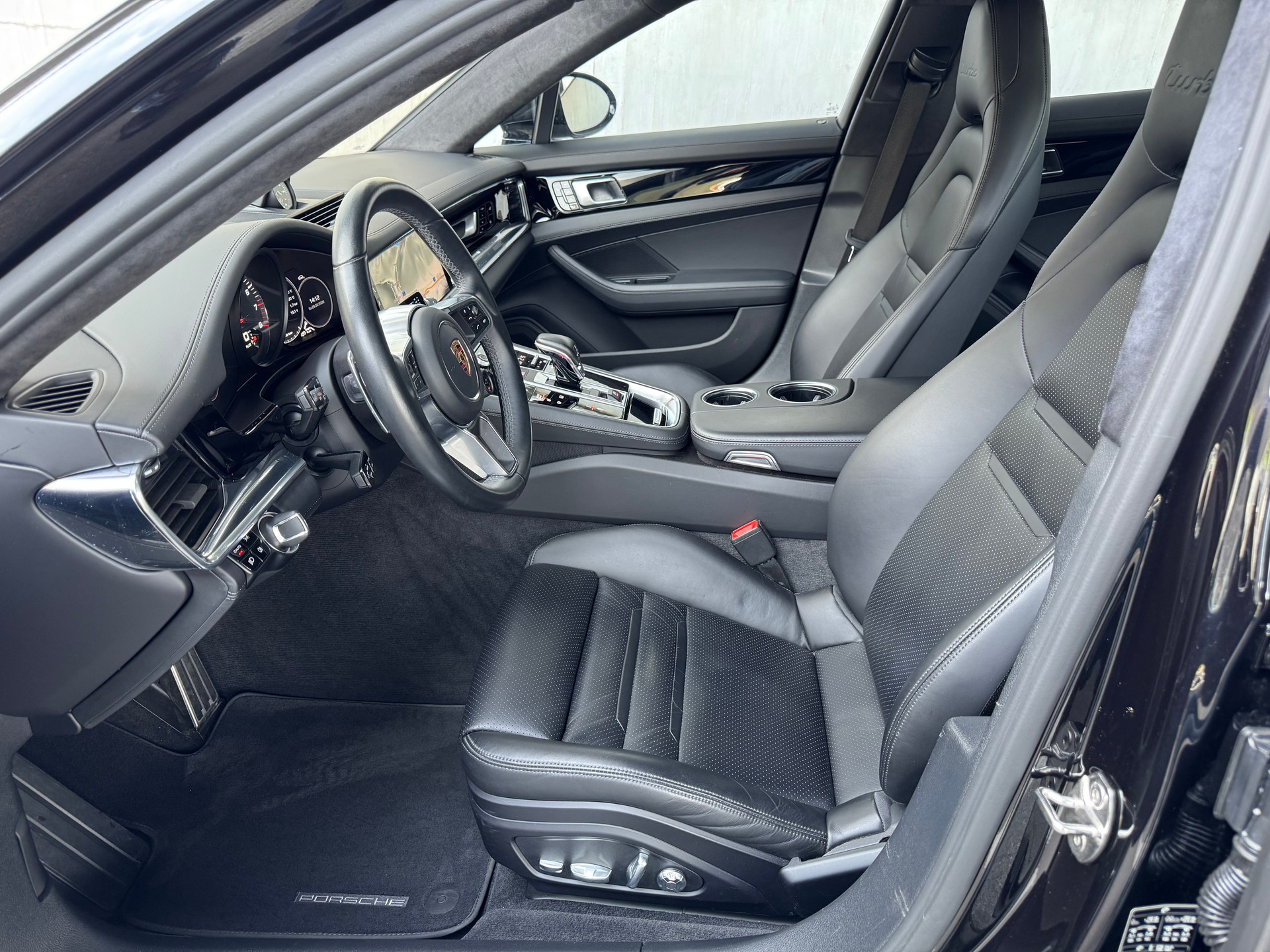 PORSCHE Panamera Turbo PDK-image-8