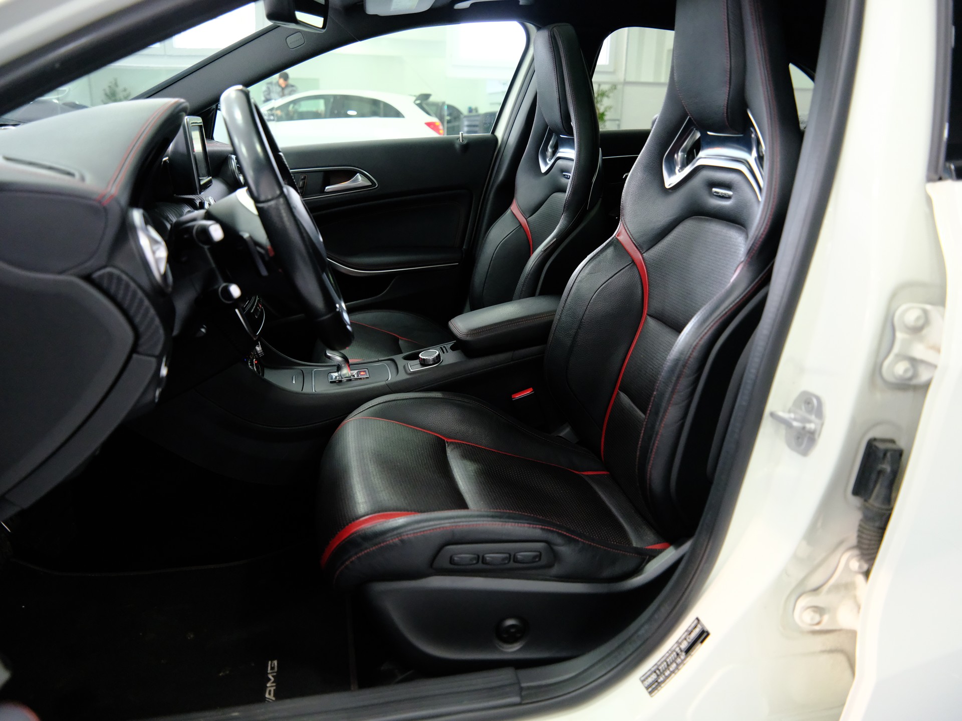 MERCEDES-BENZ A 45 AMG 4Matic Speedshift 7G-DCT-image-10