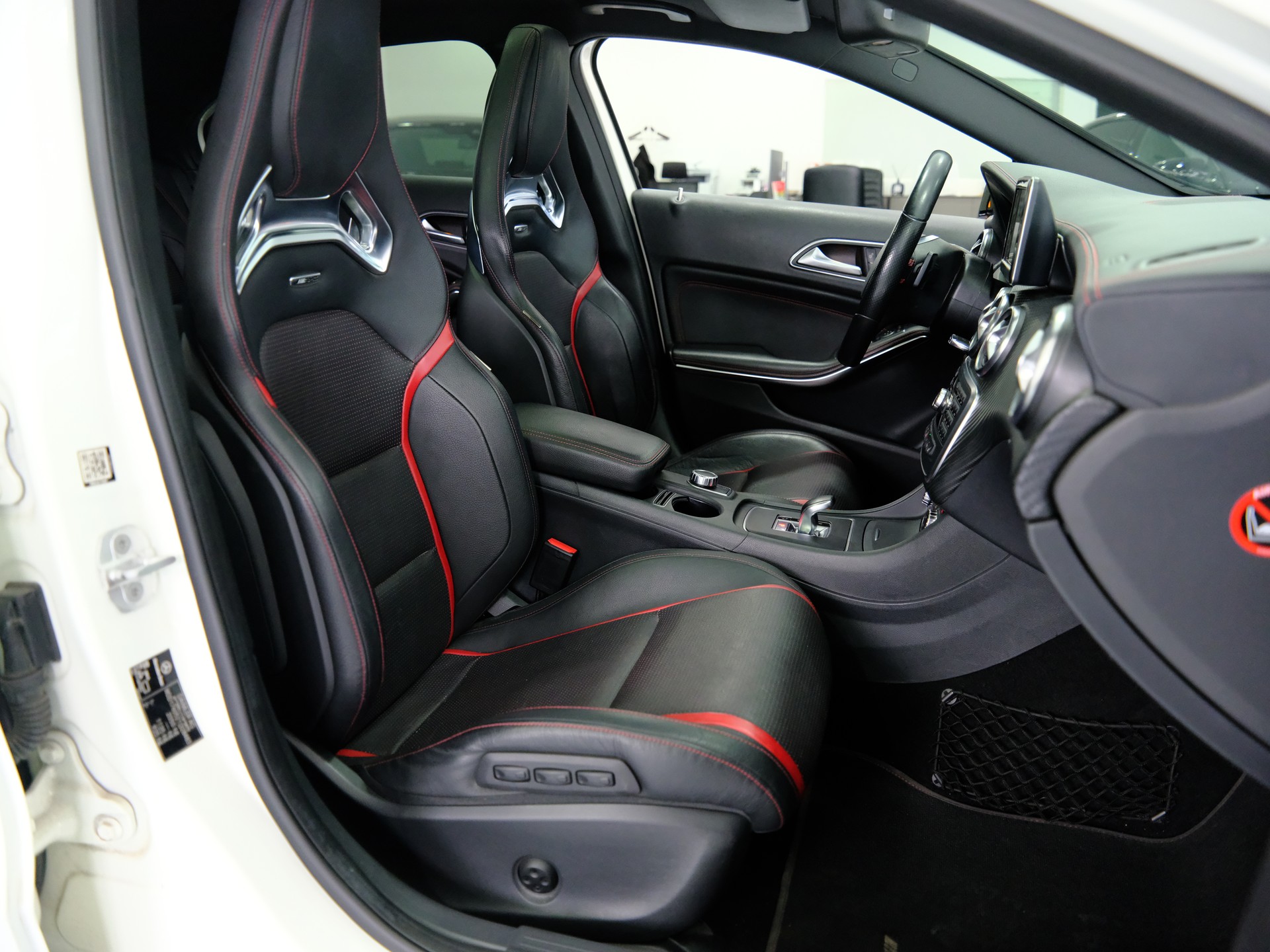 MERCEDES-BENZ A 45 AMG 4Matic Speedshift 7G-DCT-image-15