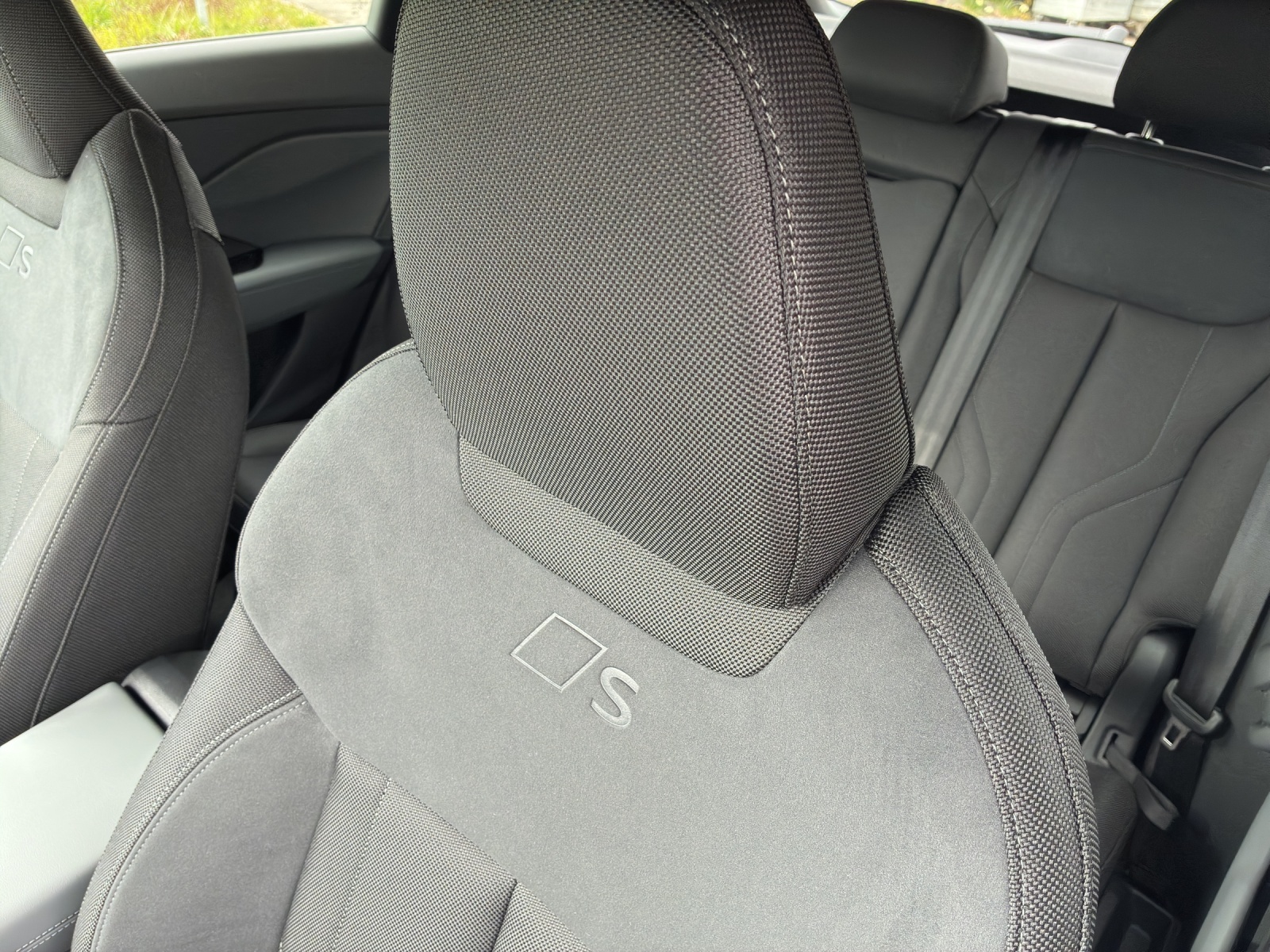 AUDI Q3 SUV 110 kW TFSI S tronic-image-12