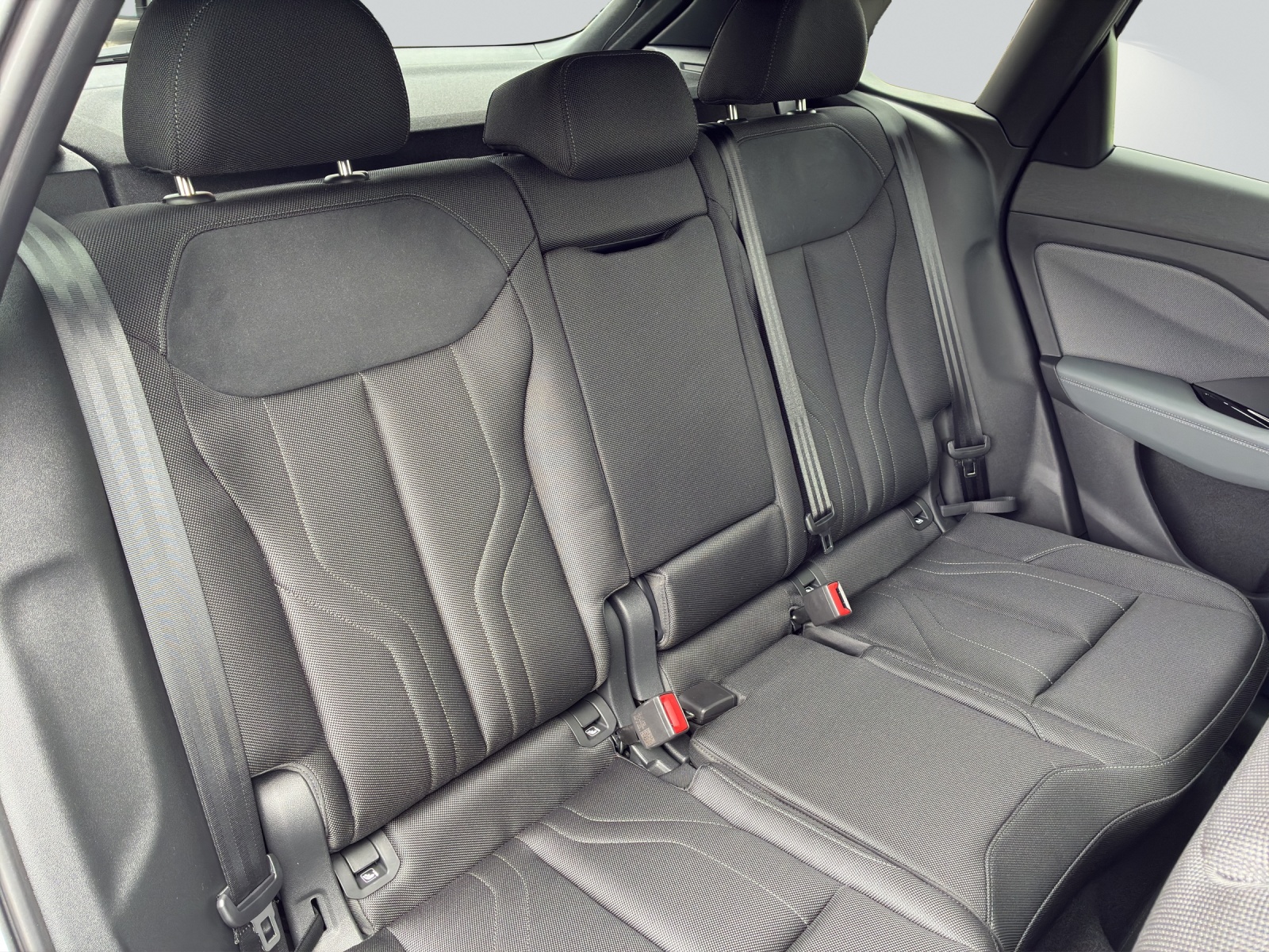 AUDI Q3 SUV 110 kW TFSI S tronic-image-8