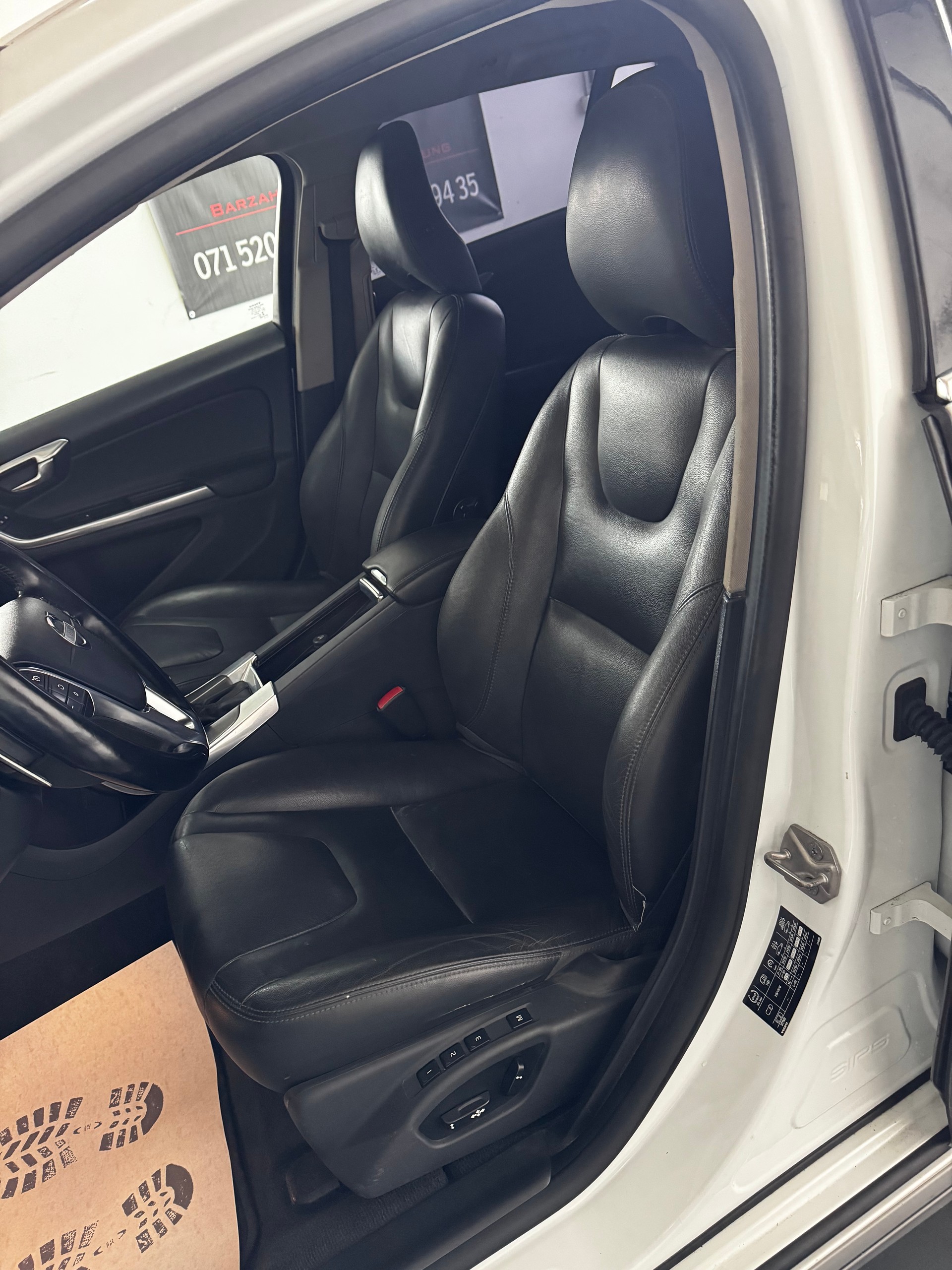 VOLVO V60 D4 AWD Husky Edition Geartronic-image-12