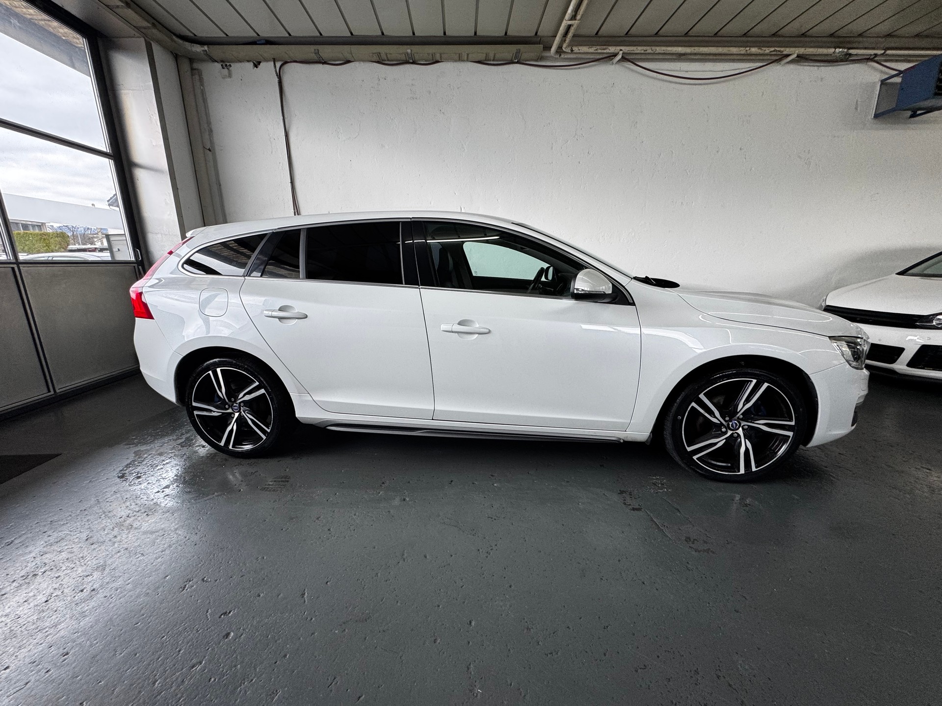 VOLVO V60 D4 AWD Husky Edition Geartronic-image-5